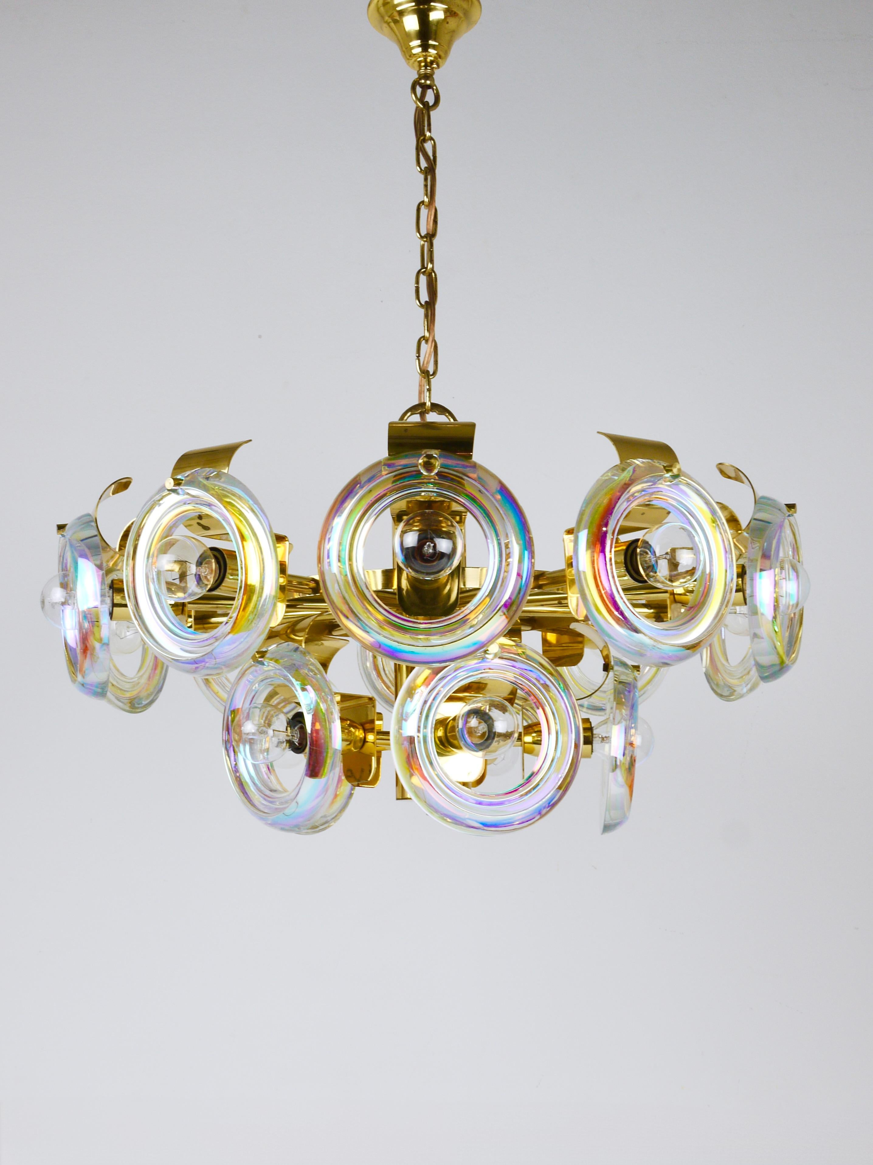 Oscar Torlasco Large Brass Chandelier, Optical Rainbow Glass Rings, Italy, 1970s For Sale 4