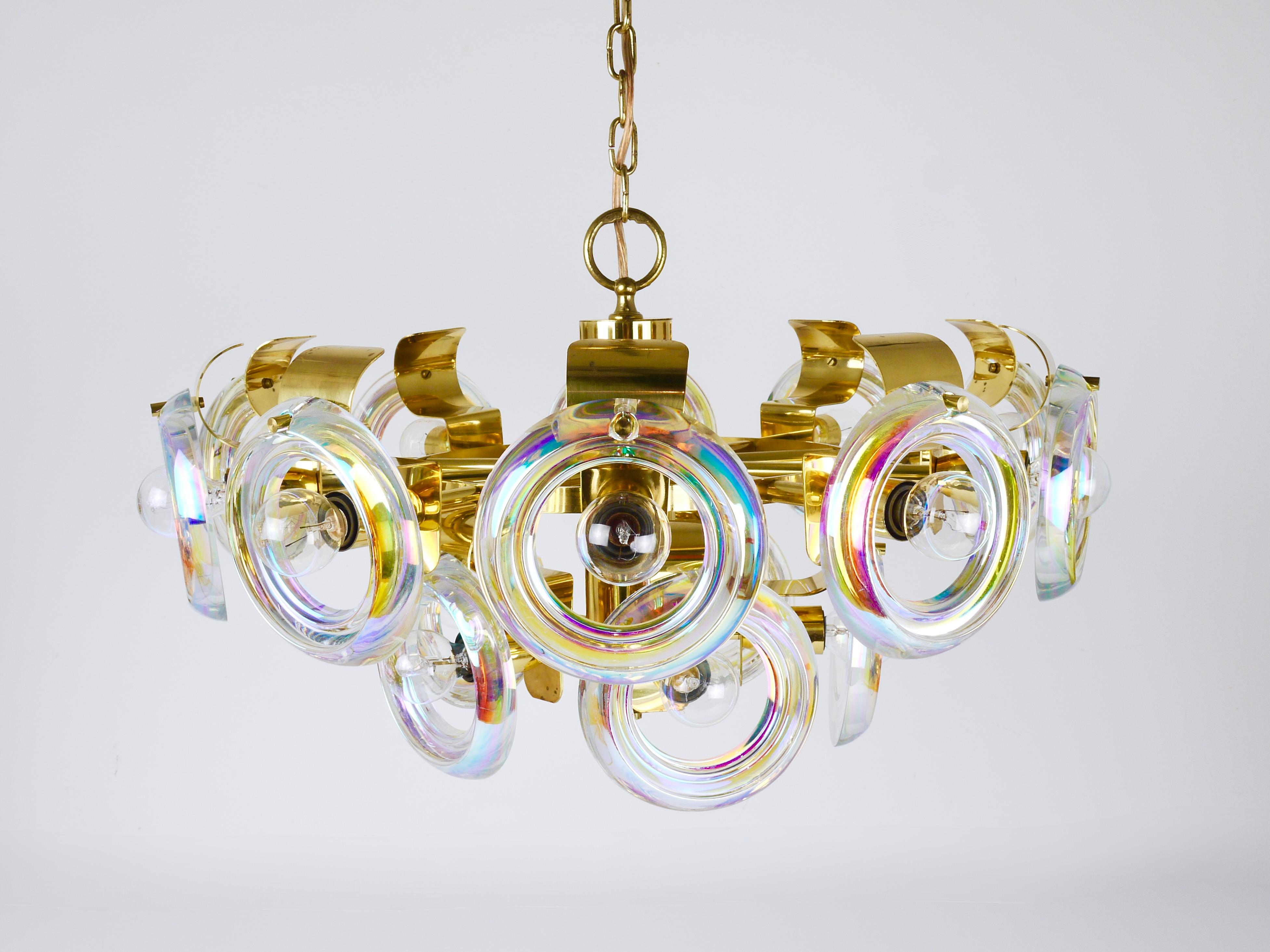 Oscar Torlasco Large Brass Chandelier, Optical Rainbow Glass Rings, Italy, 1970s For Sale 7