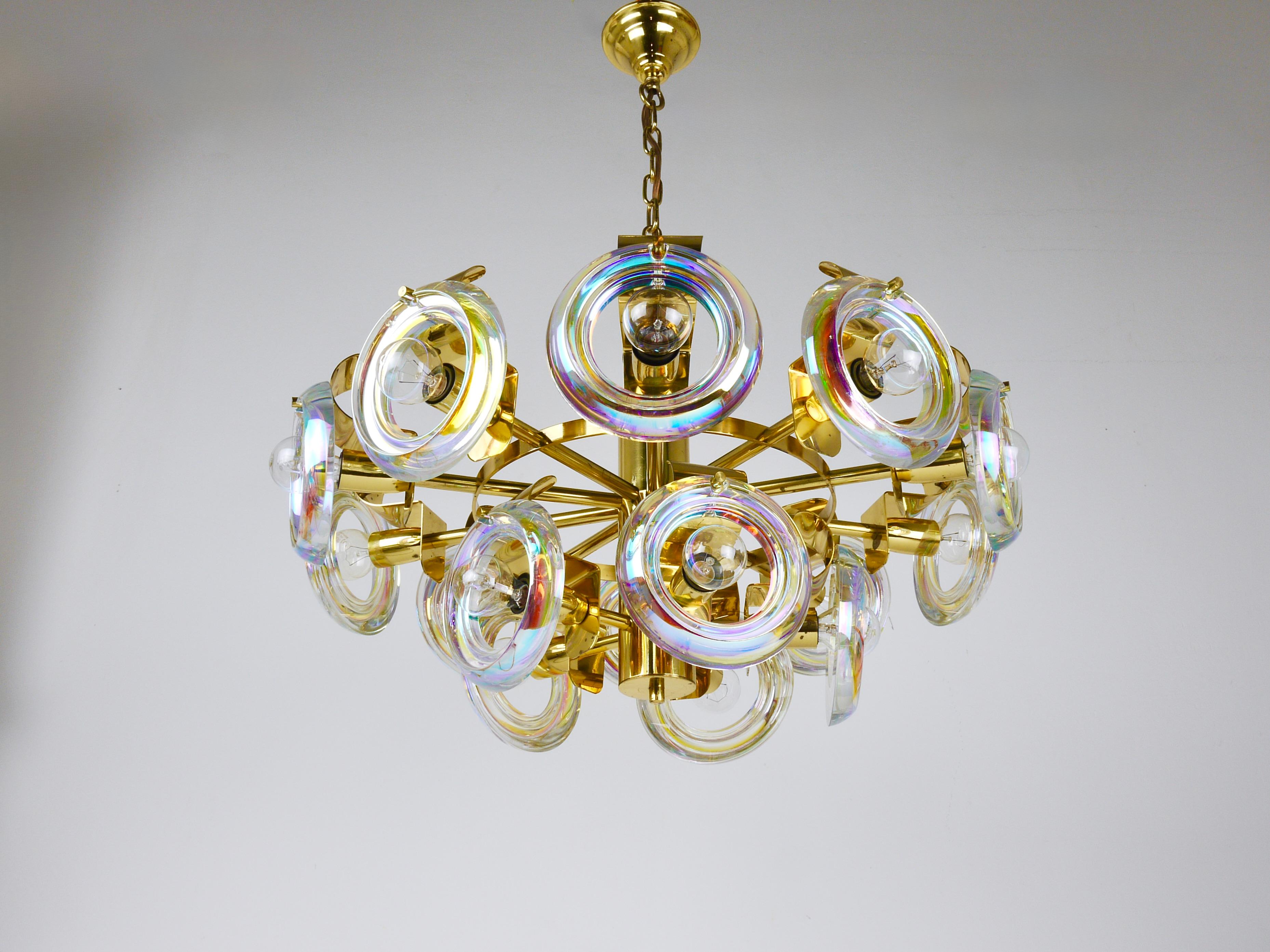 Oscar Torlasco Large Brass Chandelier, Optical Rainbow Glass Rings, Italy, 1970s For Sale 9