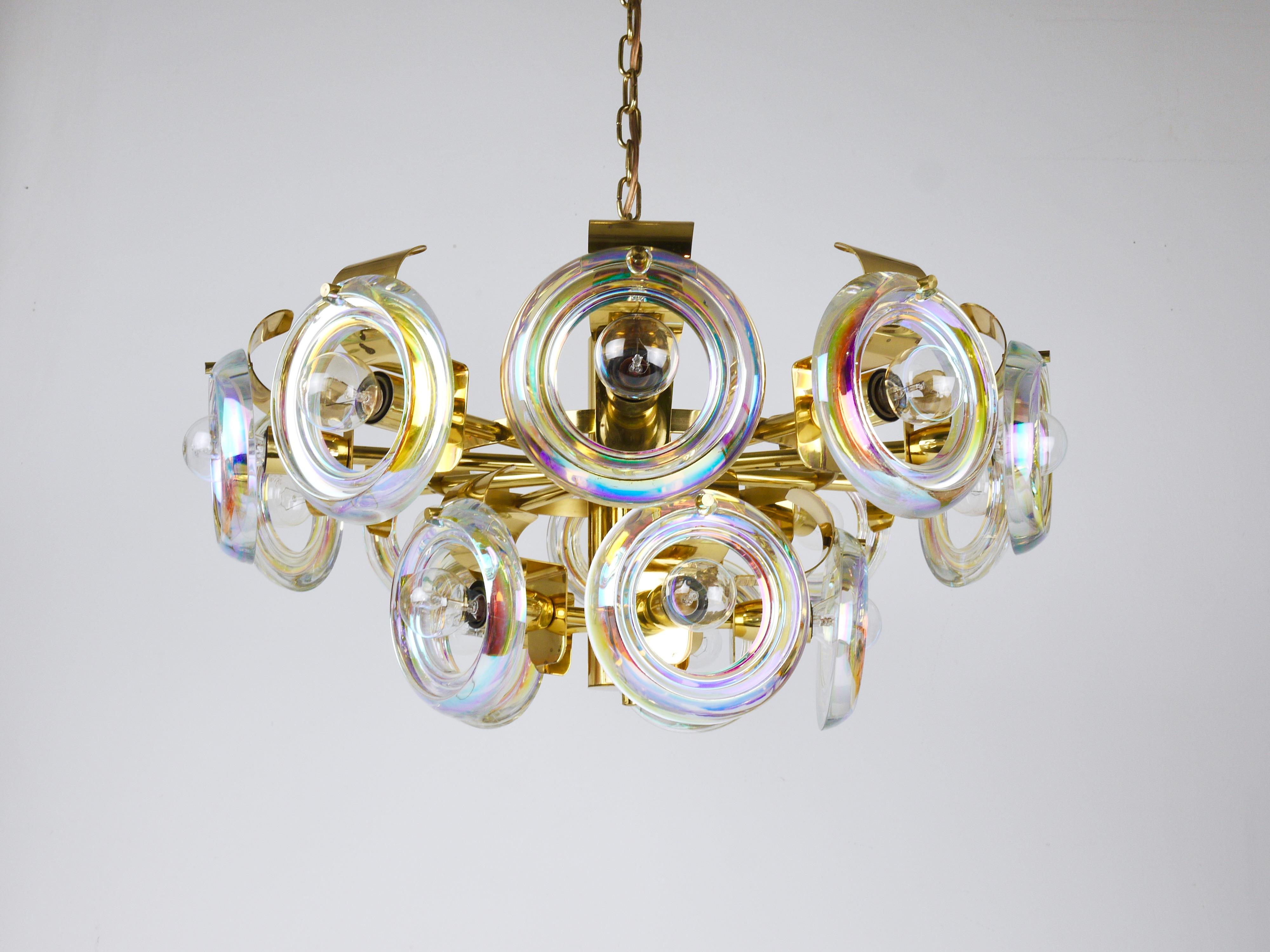 Oscar Torlasco Large Brass Chandelier, Optical Rainbow Glass Rings, Italy, 1970s For Sale 10