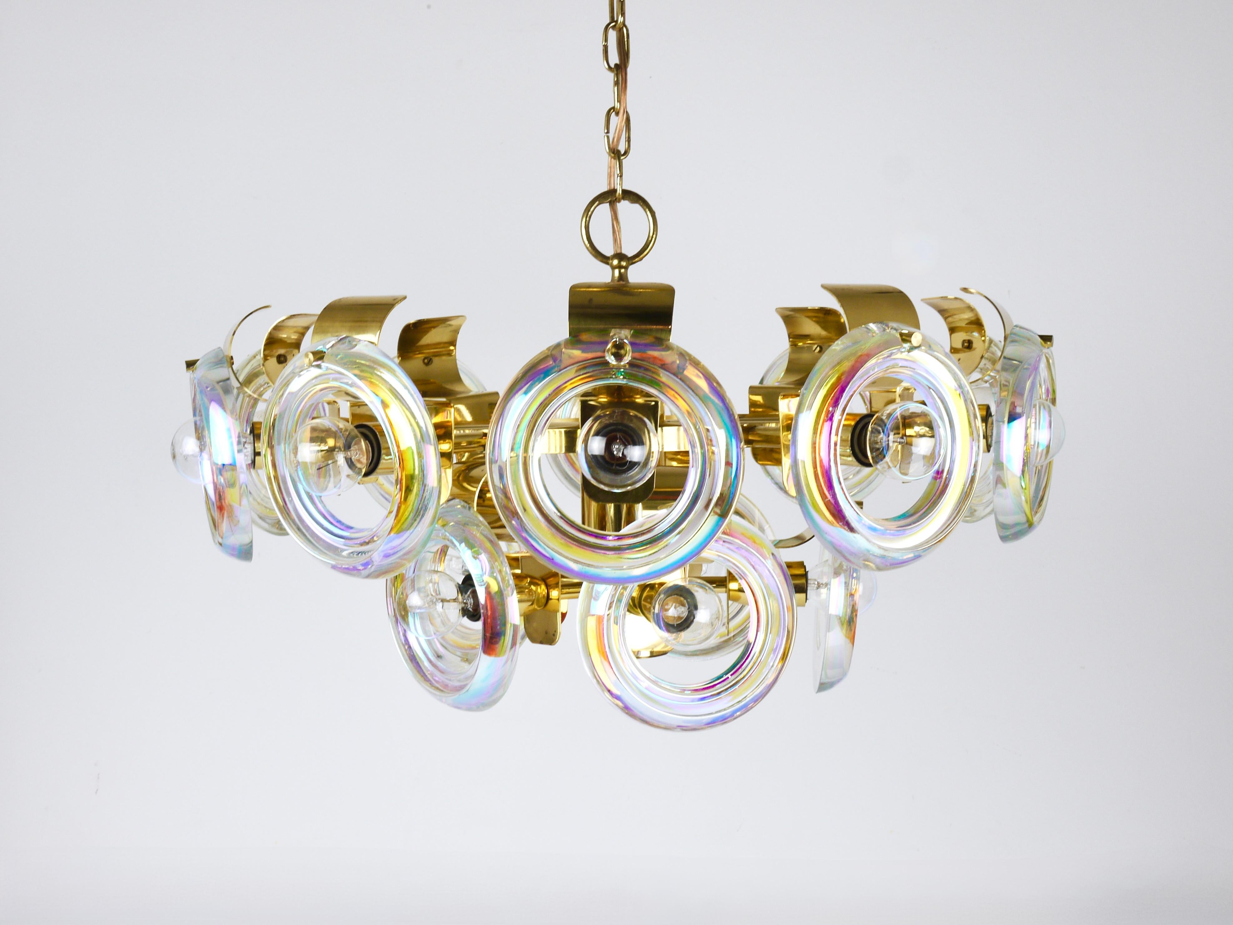 Oscar Torlasco Large Brass Chandelier, Optical Rainbow Glass Rings, Italy, 1970s For Sale 11