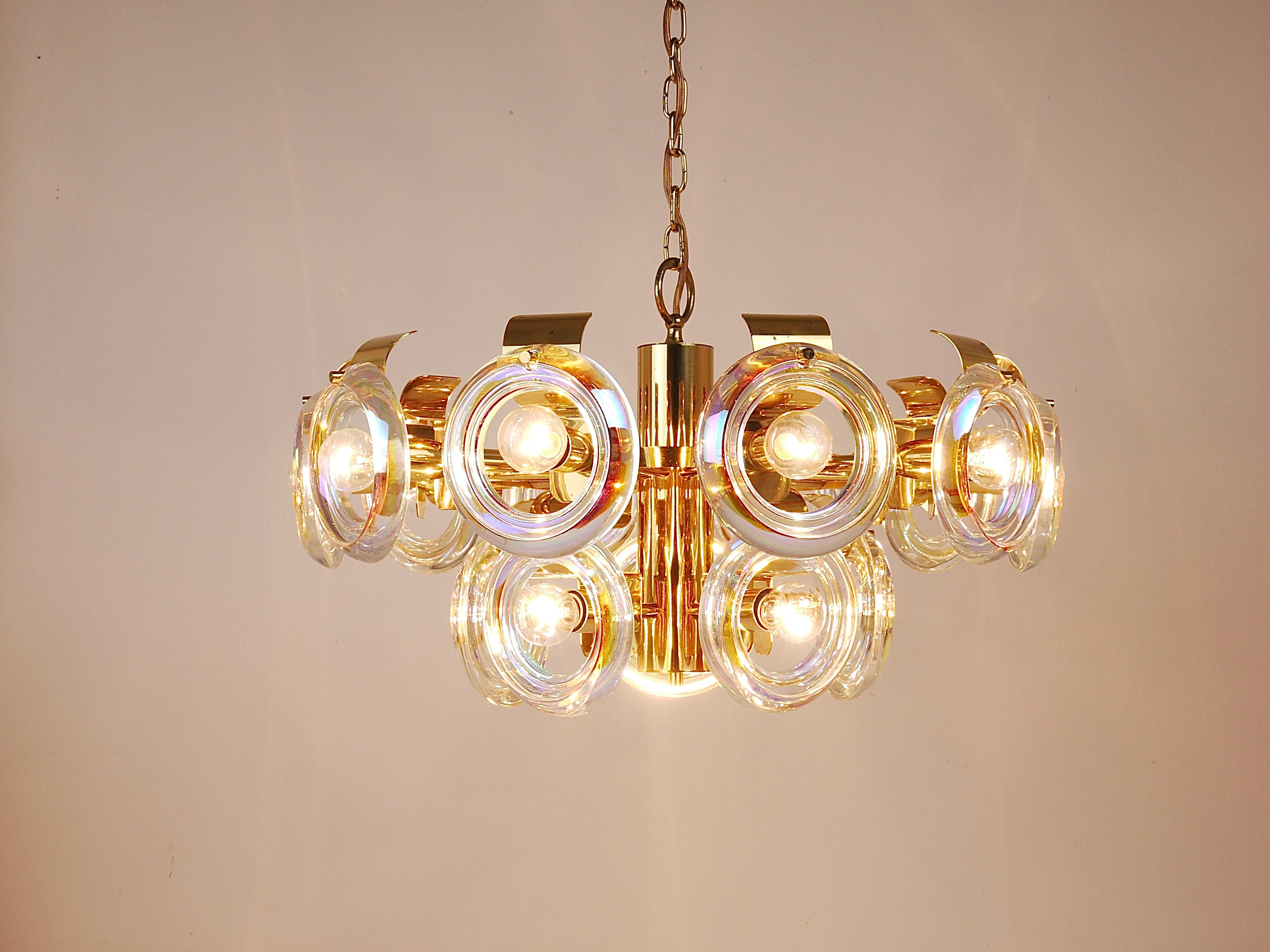 Oscar Torlasco Large Brass Chandelier, Optical Rainbow Glass Rings, Italy, 1970s For Sale 3