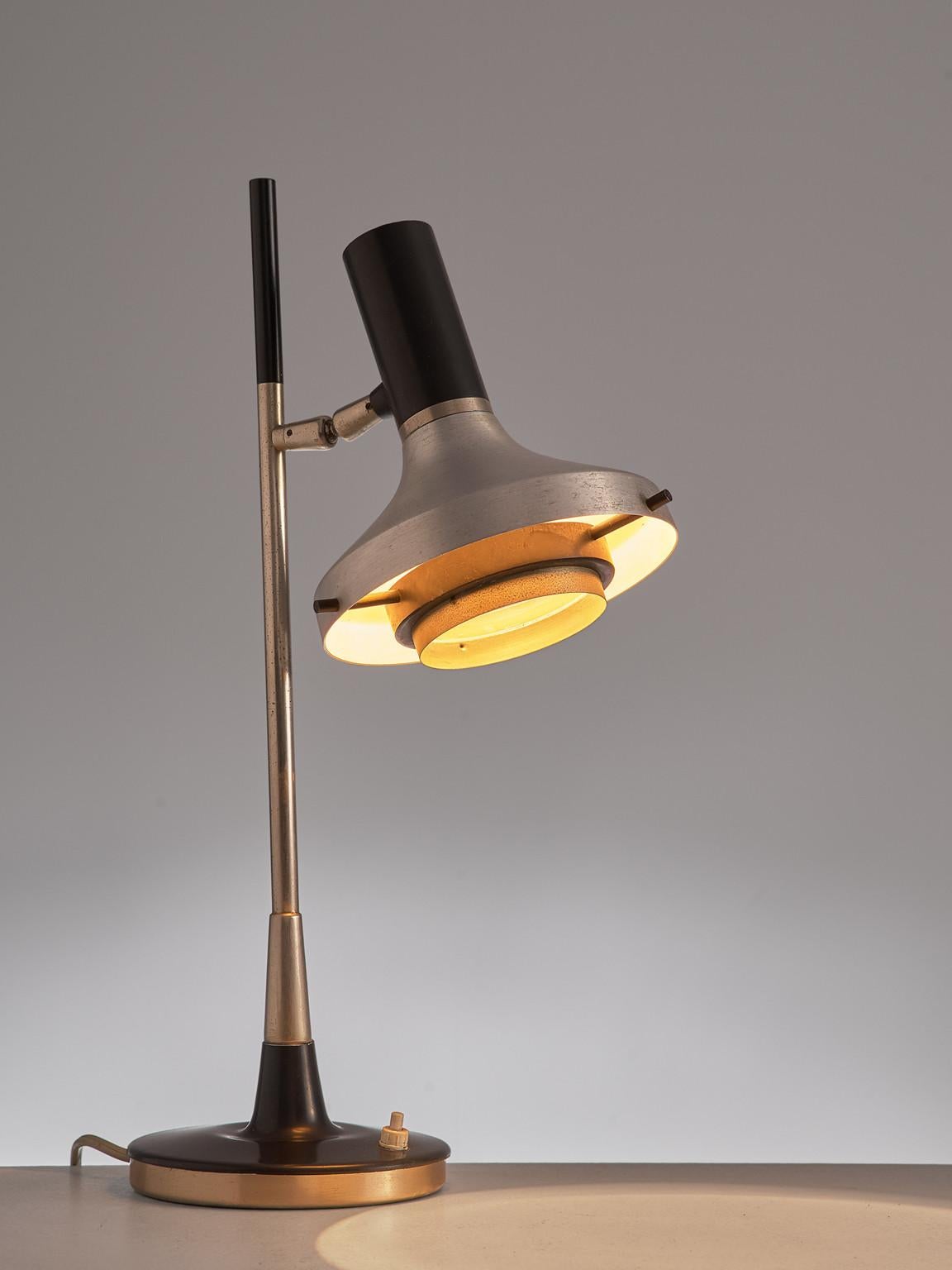 Oscar Torlasco, table lamp, metal and brass by Italy, 1950s. 

Refined small desk light by Italian designer Oscar Torlasco. The light consist of a round base in black coated metal with brass bottom. The stern is also from bass with a black top.