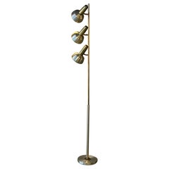 Oscar Torlasco Lumi Lampada da terra in alluminio e ottone Tre diffusori di luce Italia 1960s