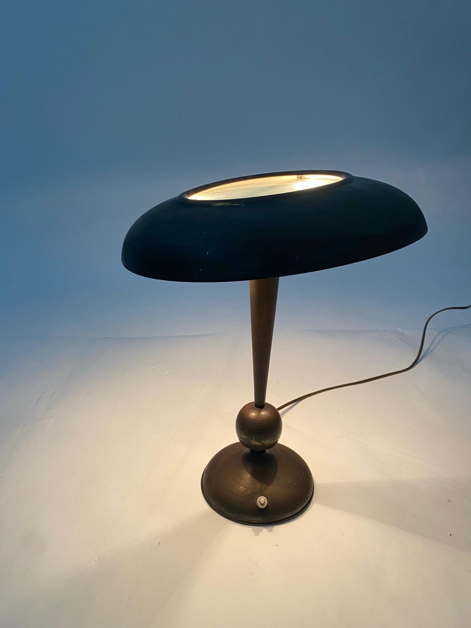 Lampe de table rare et raffinée conçue par Oscar Torlasco pour la société 