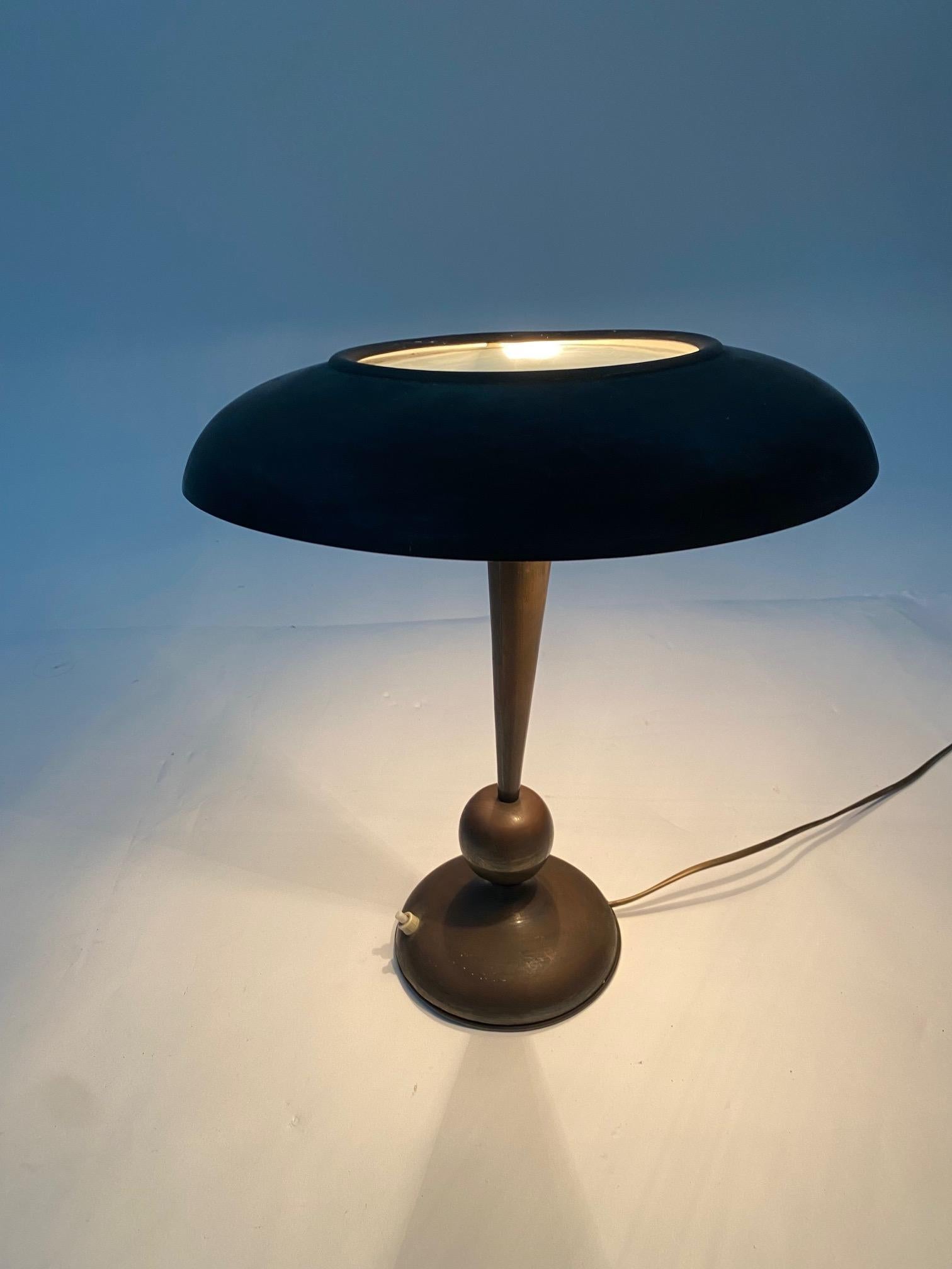Oscar Torlasco Messing-Tischlampe aus der Mitte des Jahrhunderts, Lumi 1950er Jahre (Moderne der Mitte des Jahrhunderts) im Angebot