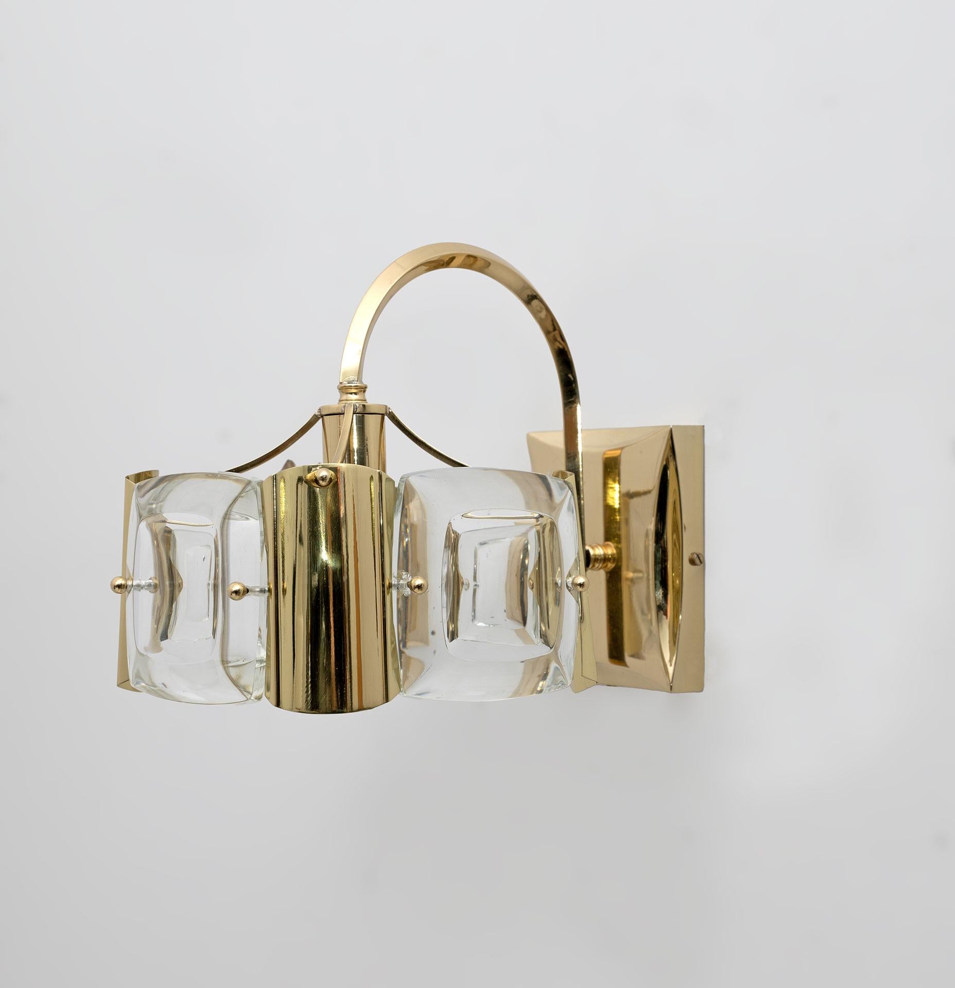 Oscar Torlasco Mid-Century Modern Italian Glass and Brass Sconces by Stilkronen For Sale 2