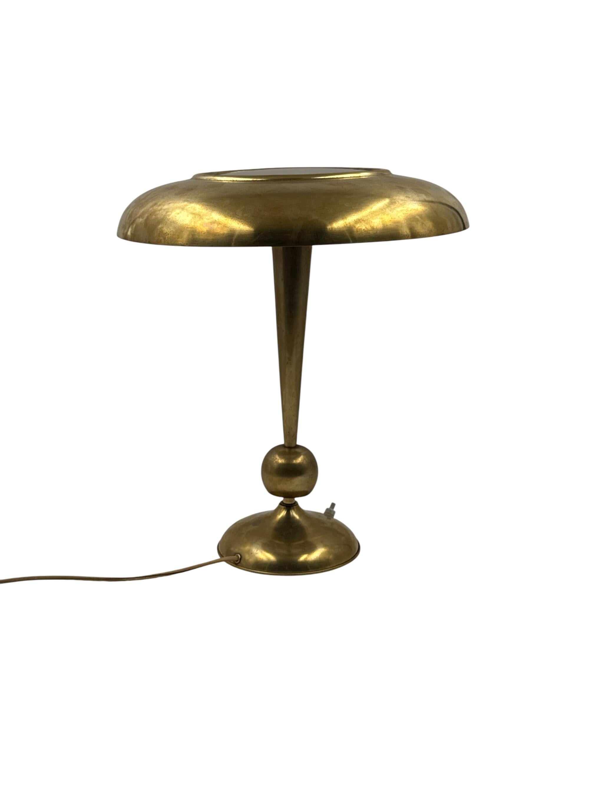 Oscar Torlasco, mod. 143 lámpara de sobremesa/escritorio de latón, Prod. Lumi, años 50 Latón en venta