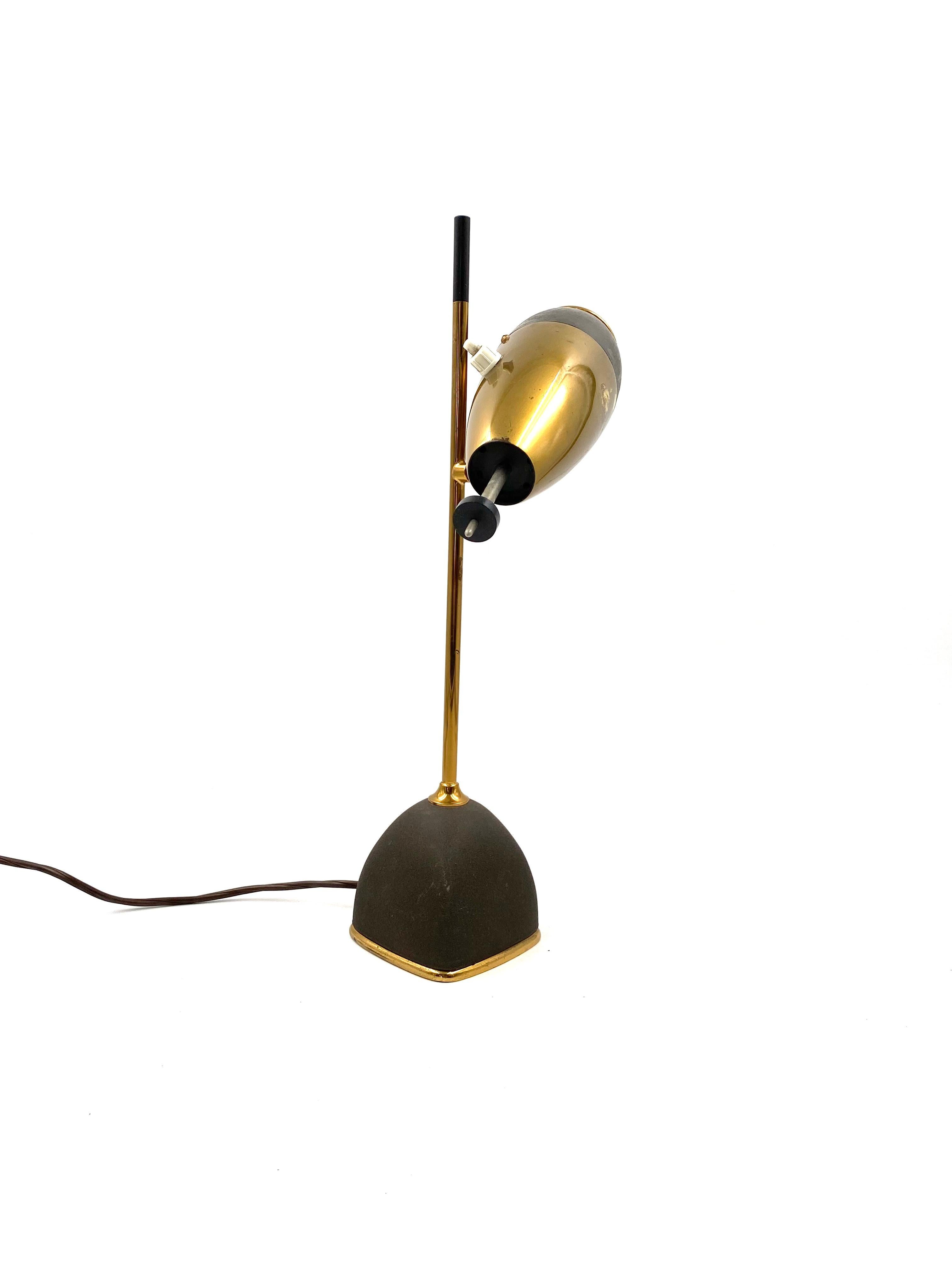 Milieu du XXe siècle Oscar Torlasco lampe de table/de bureau Mod. 577, Lumi Milan, Italie 1960 en vente