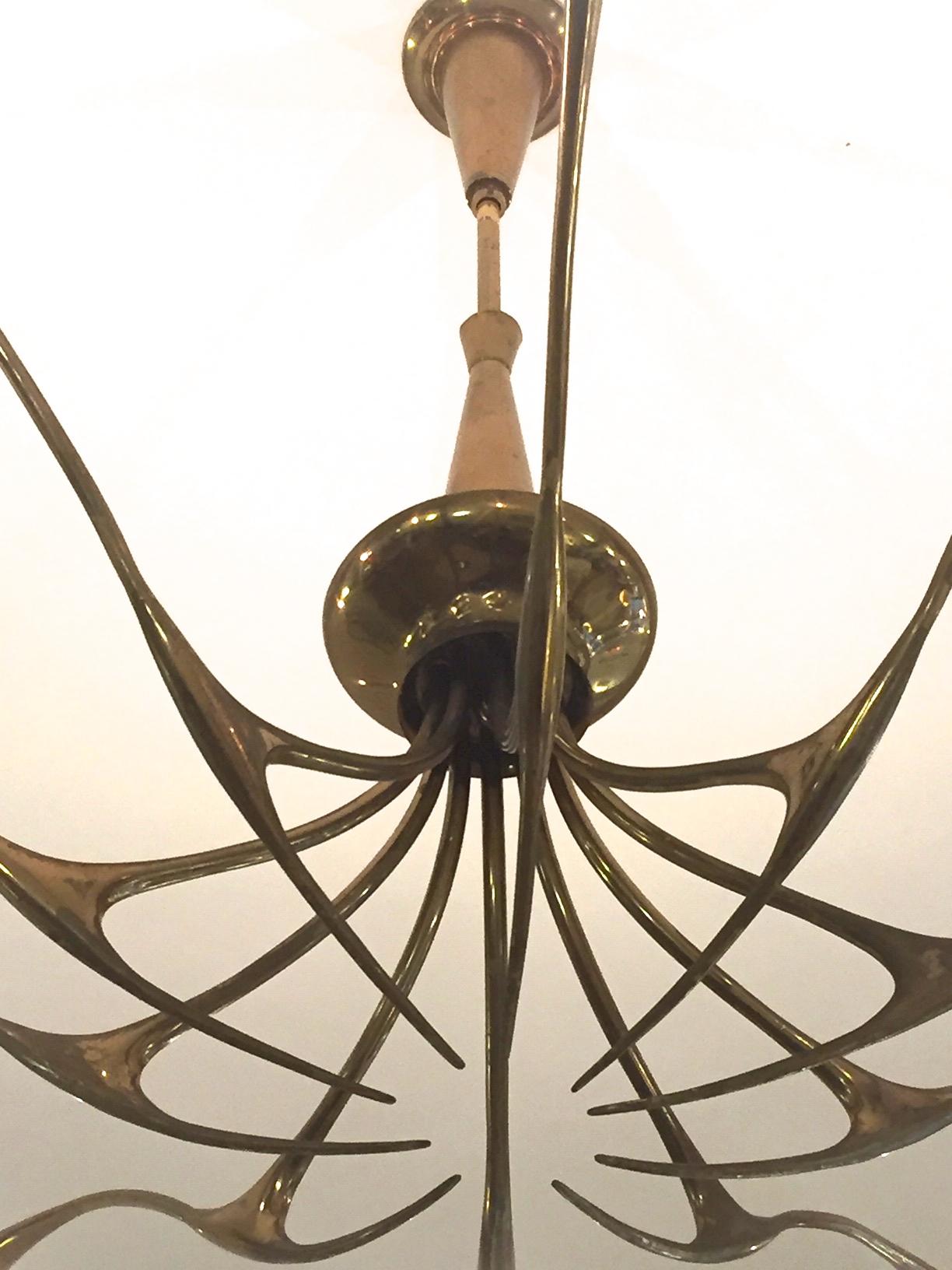 Oscar Torlasco Model 392 Brass Chandelier for Lumi In Good Condition For Sale In Madrid, ES