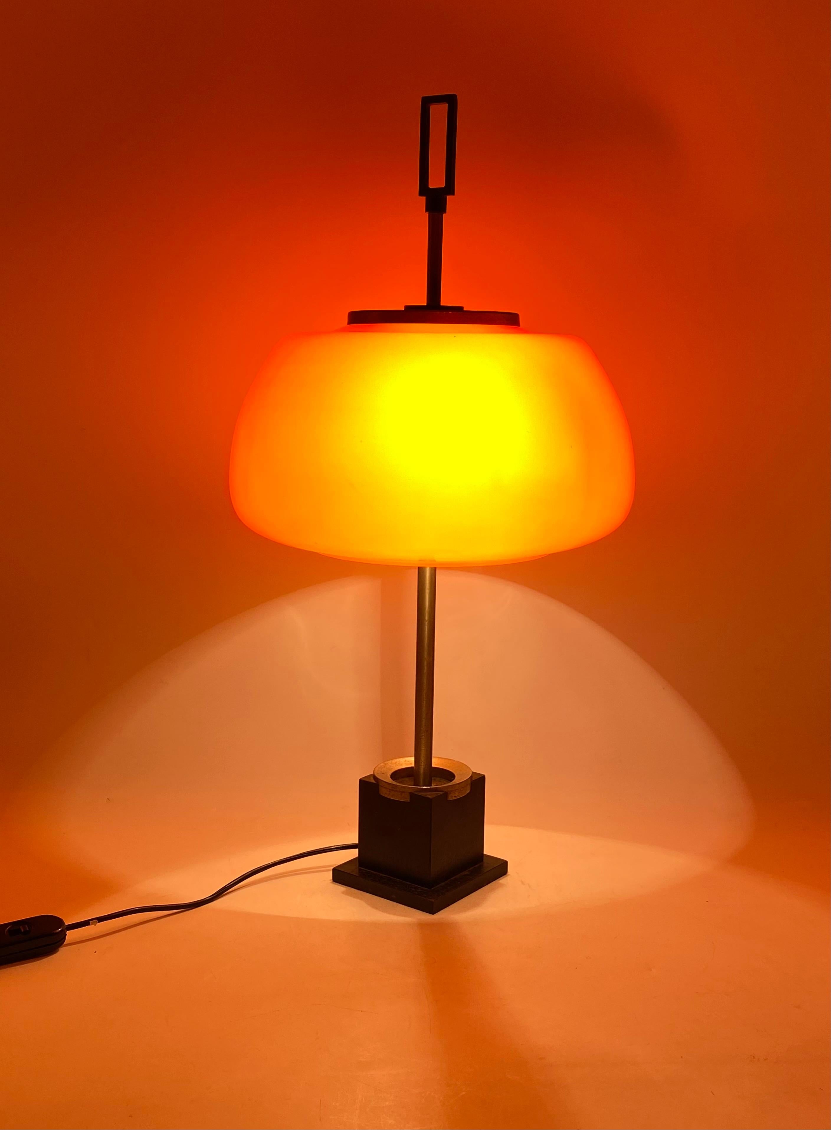 Oscar Torlasco, orange glass table / desk lamp, Prod. Enlightenment, ca. 1960. For Sale 5