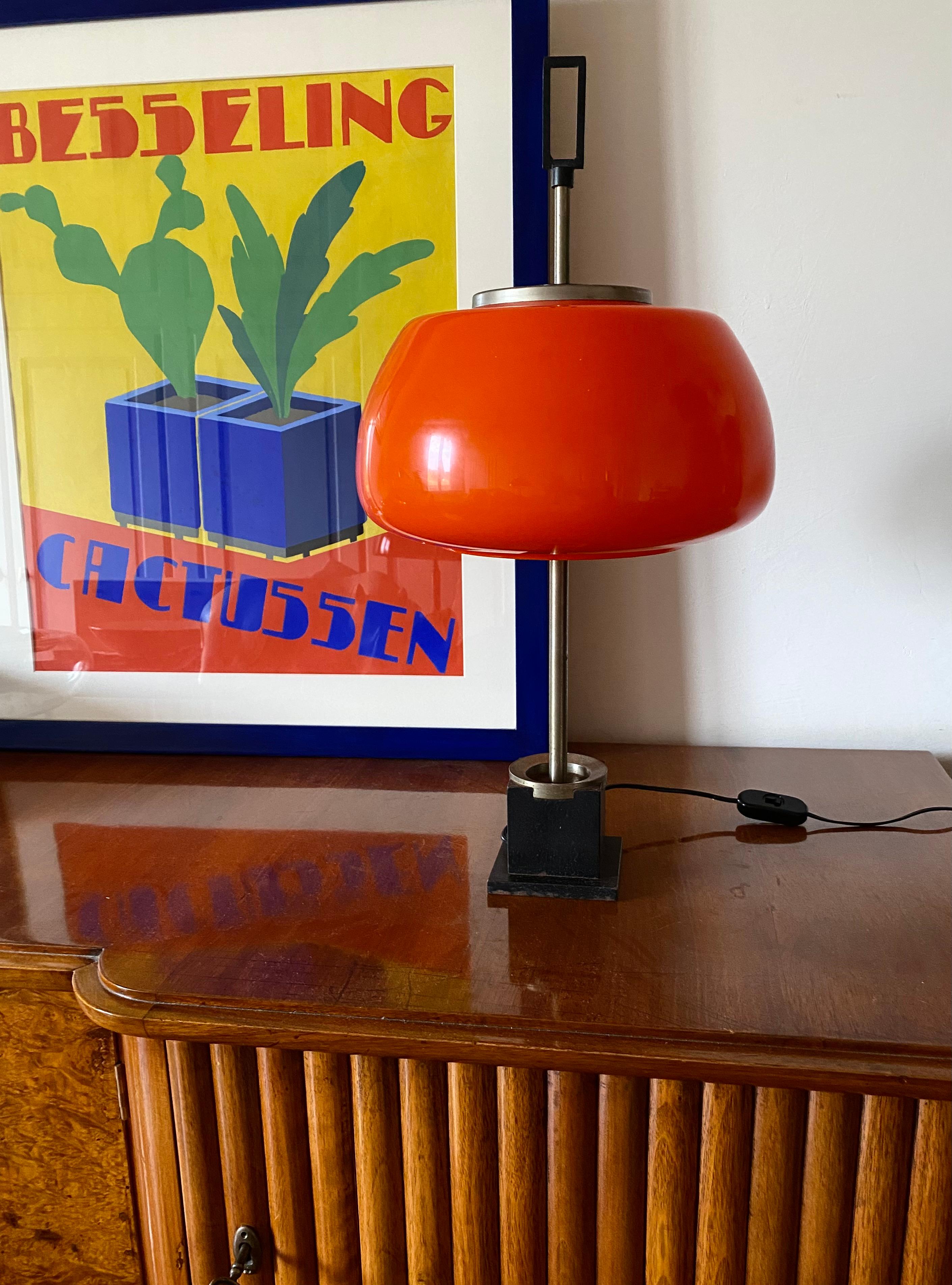 Oscar Torlasco rare orange blown glass shade table / desk lamp

Lumi, Milan Italy. 1960 ca.

Double light bulbs. Painted cast iron, satin-finished steel, blown glass

Ref: Lumi production catalog

H 56 cm

Diam. 30cm

Conditions: excellent