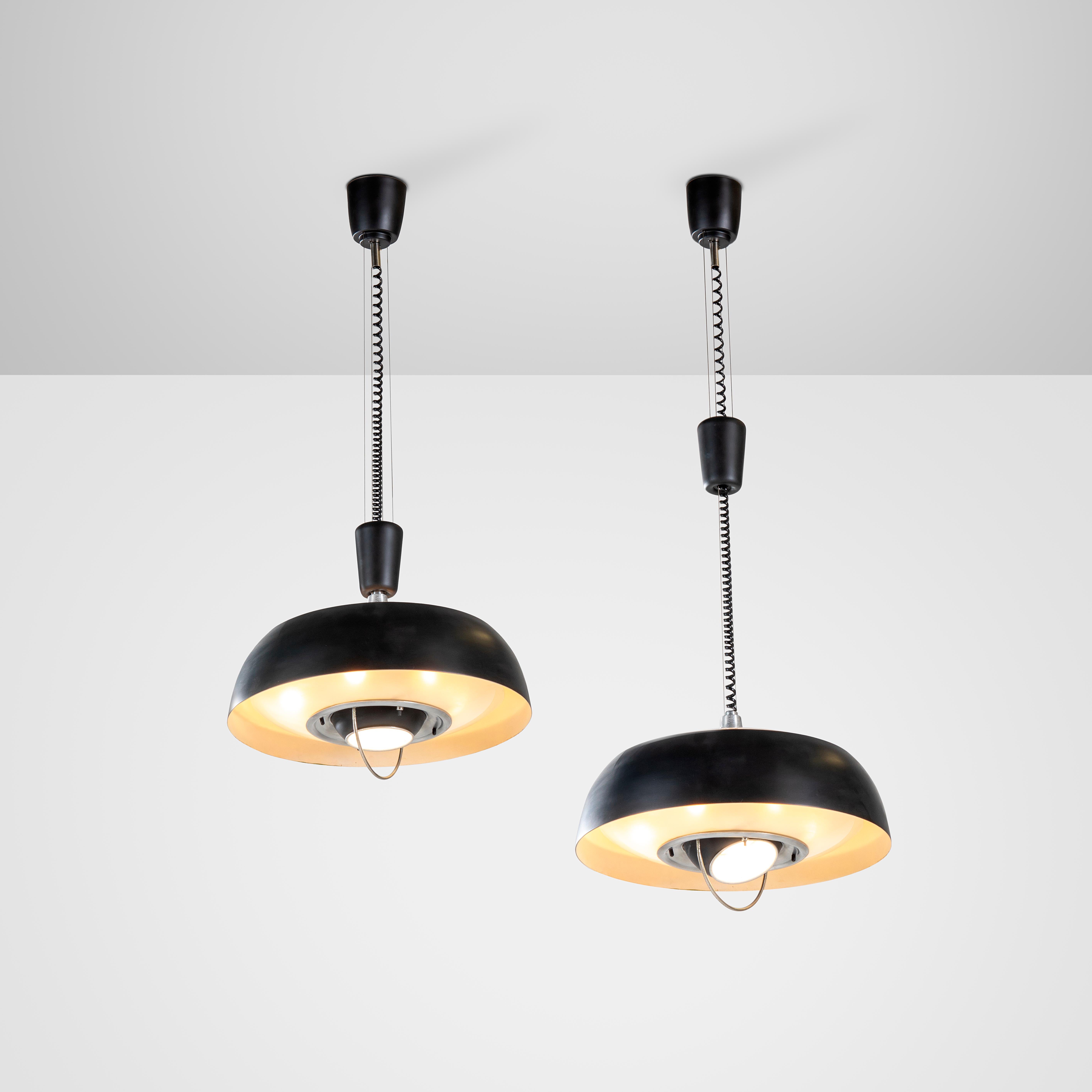 These two chandeliers are counterweight adjustable with a double switch that allows maximum flexibility in lighting more open or more intimate spaces. The double switch located on the diffuser allows independent switch-on of the perimeter band or
