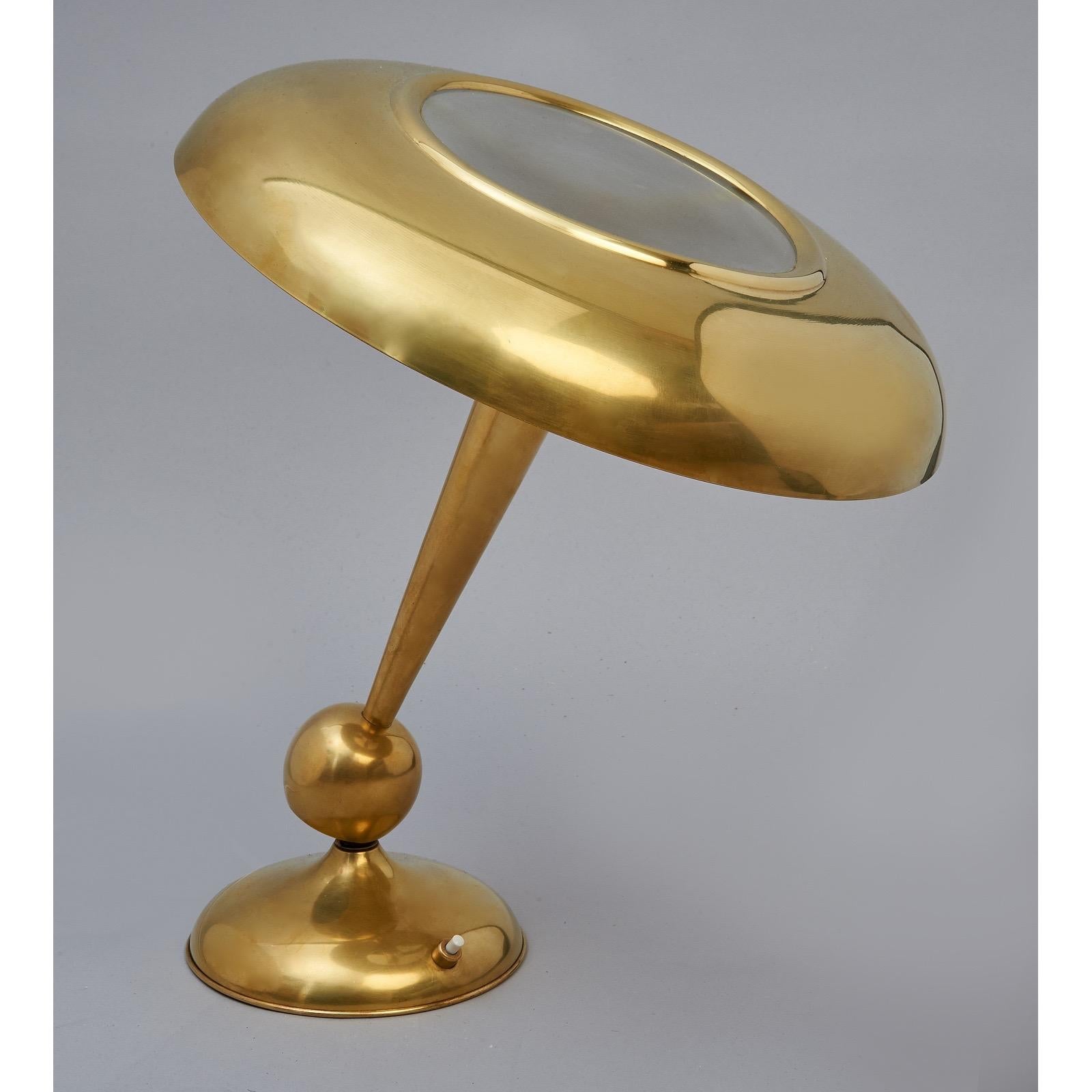 Oscar Torlasco Polished Brass and Glass Swivel Base Table Lamp, Italy 1950s In Good Condition In New York, NY