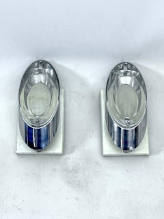 Oscar Torlasco, postmodern pair of Italian sconces in chrome and glass. 1970s