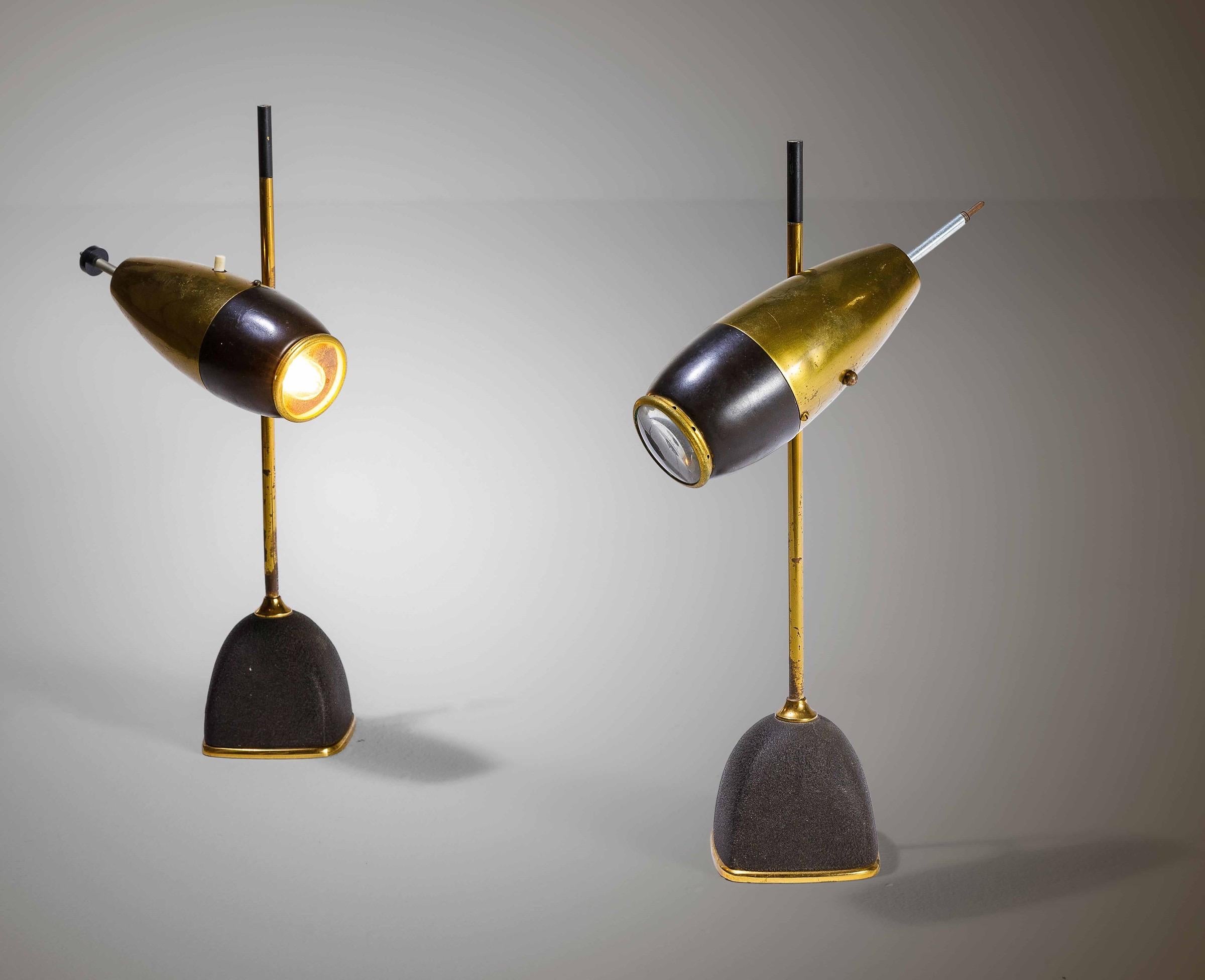 Oscar Torlasco rare pair of table lamp mod.577Prod. Lumi, Italia, circa 1960

Model 577 was designed in 1960.

lacquered metal and brass structure. Glass lens.

Black painted brass square conical base, painted with wrinkle paint. Built-in