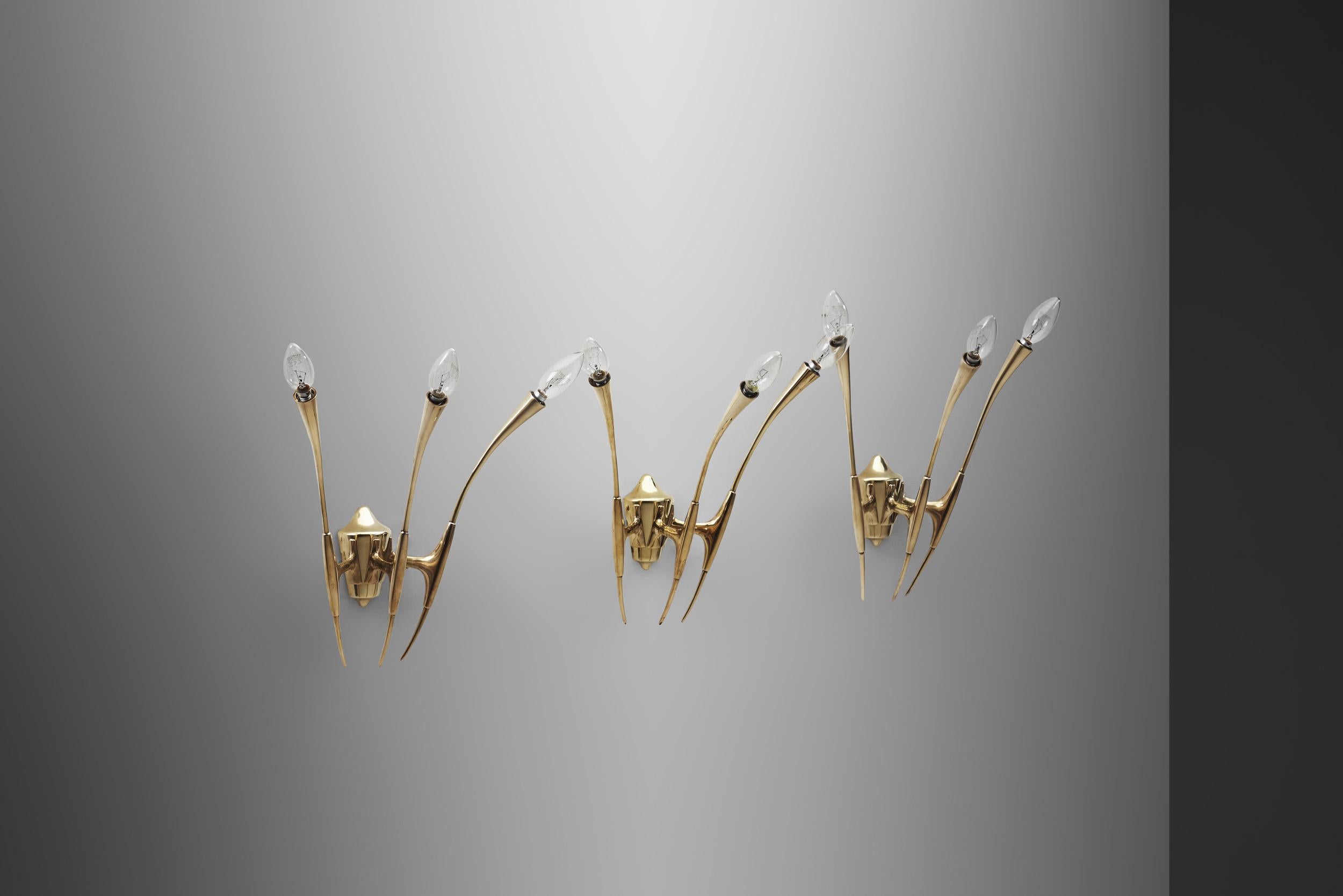 Mid-Century Modern Oscar Torlasco Sculptural Brass Wall Lights for Lumi, Italy, 1950s For Sale