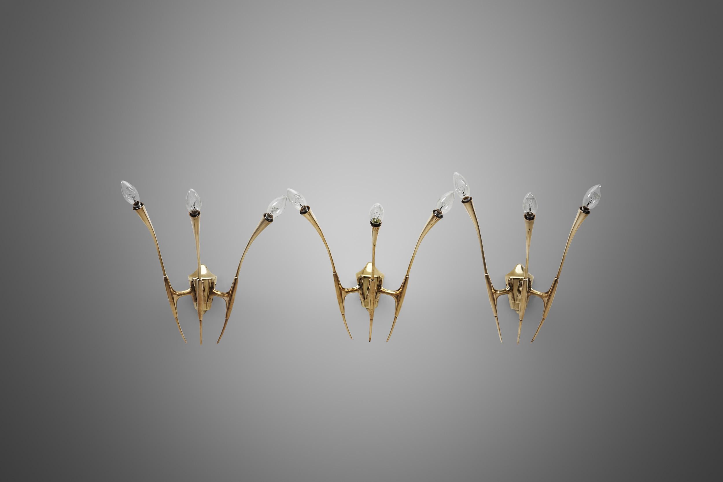 Oscar Torlasco Sculptural Brass Wall Lights for Lumi, Italy, 1950s In Good Condition For Sale In Utrecht, NL