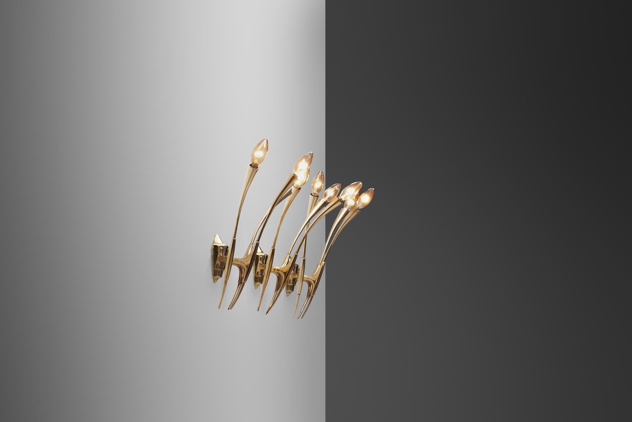 Mid-20th Century Oscar Torlasco Sculptural Brass Wall Lights for Lumi, Italy, 1950s For Sale