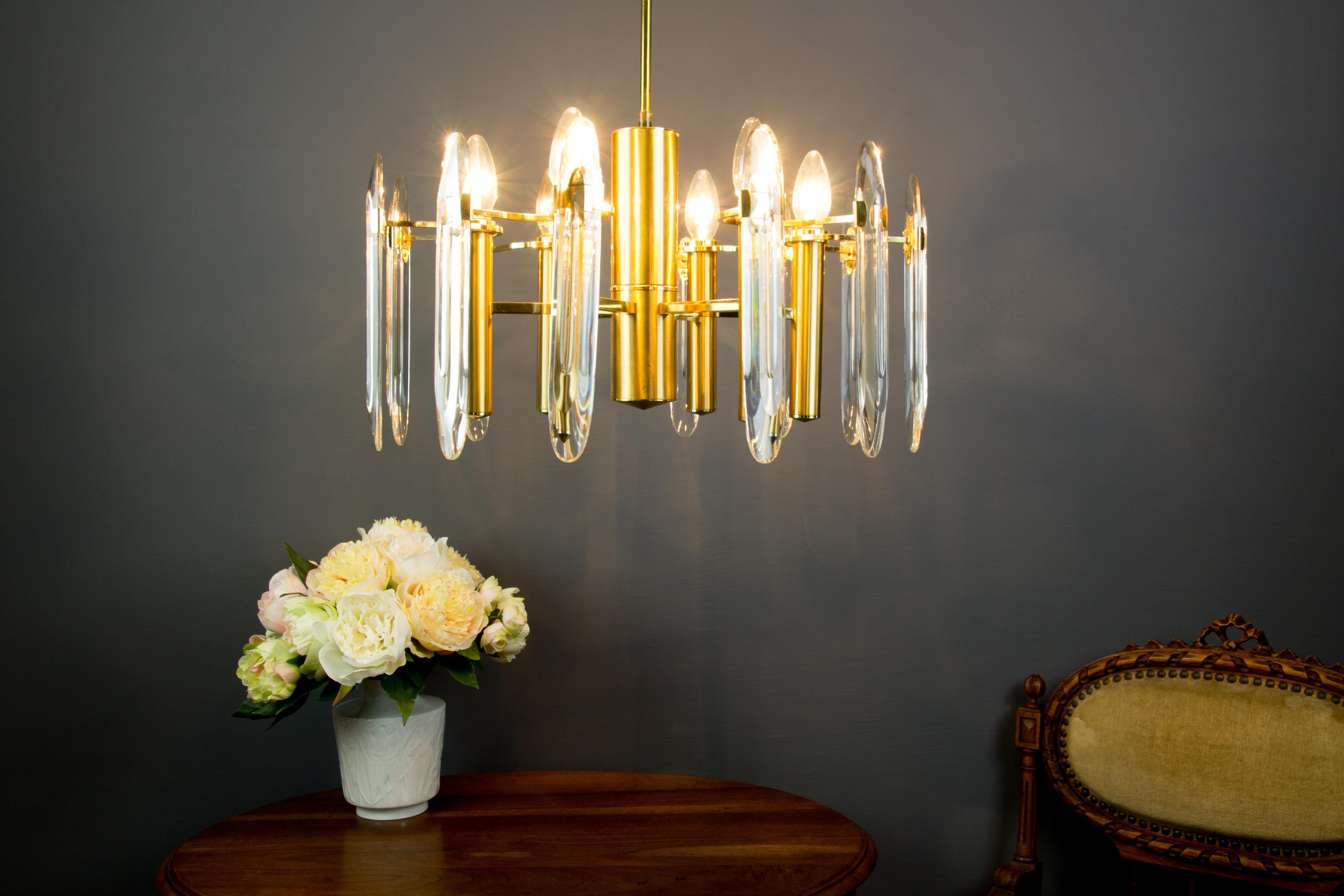 Oscar Torlasco Six-Light Brass and Glass Chandelier for Stilkronen, 1960s In Good Condition For Sale In Barntrup, DE