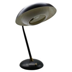 Lampe de table Oscar Torlasco en métal noir avec détails en laiton
