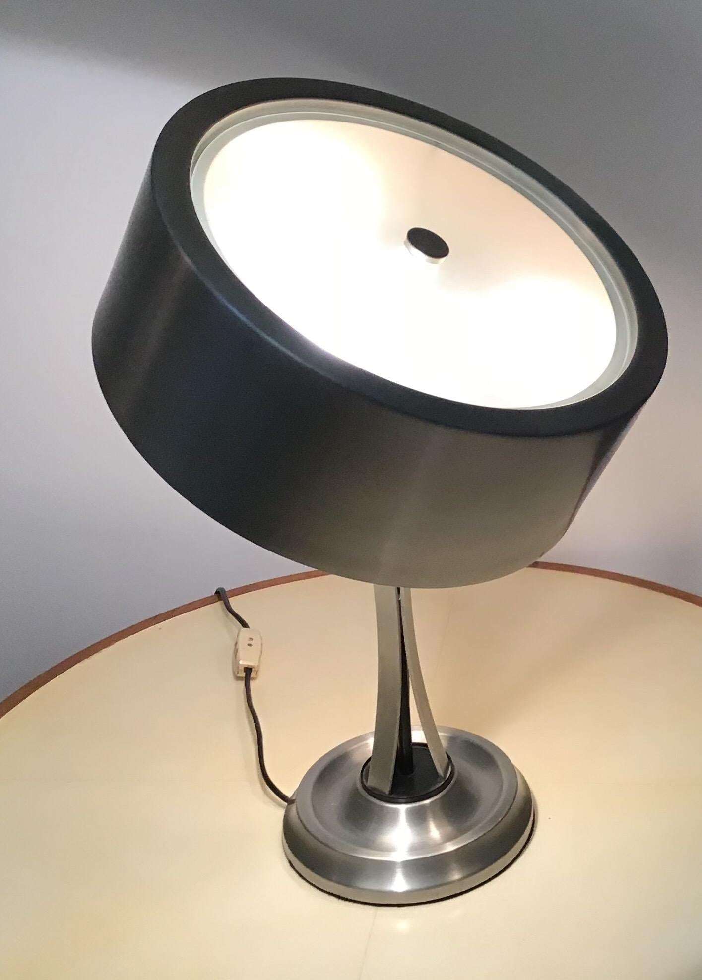 Oscar Torlasco Table Lamp Brass Chrome Metal Pivoting Paralun, 1950 In Excellent Condition In Milano, IT