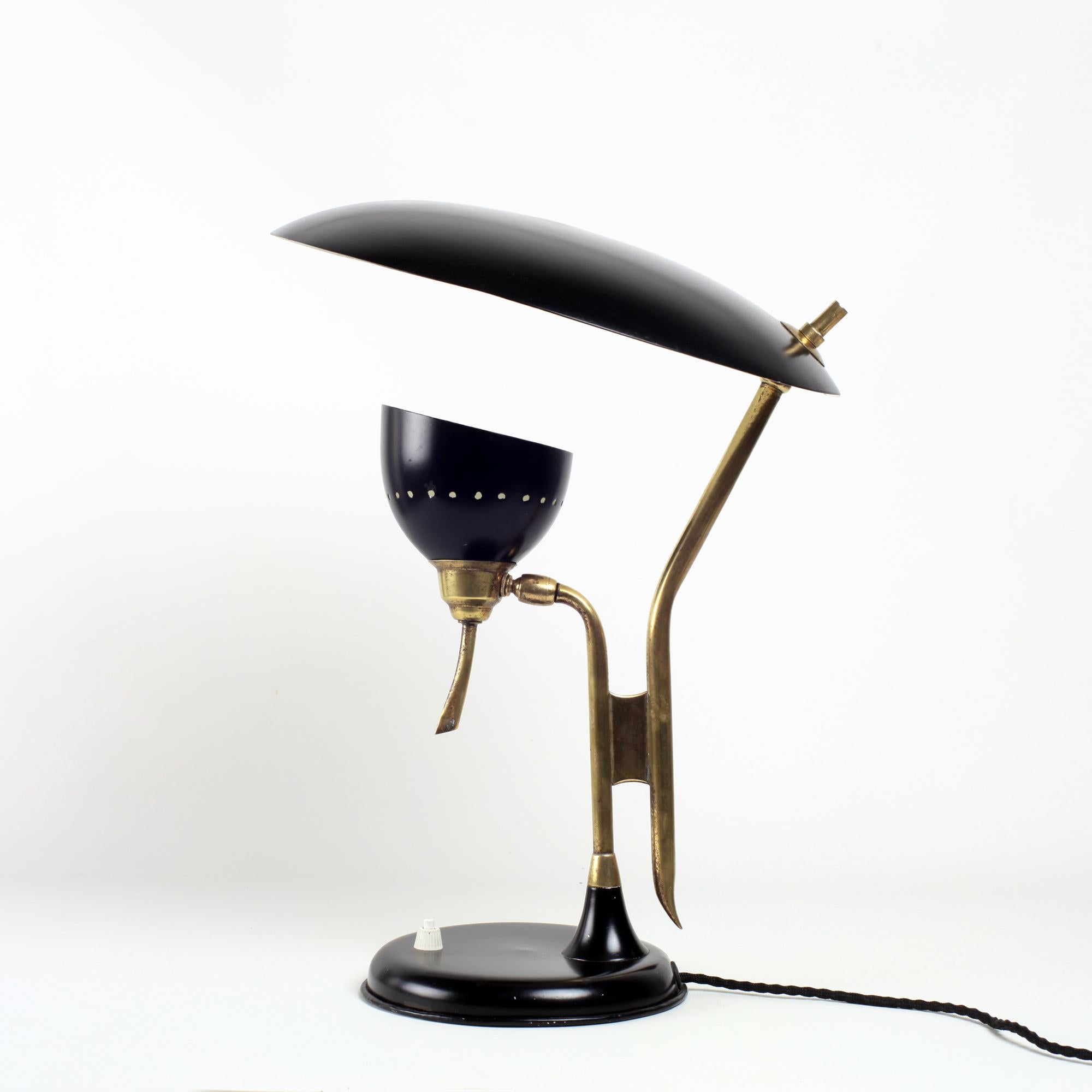 Rare and chic lamp by Oscar Torlasco for Lumi from the 50s. Black lacquered metal and brass with a beautiful patina.