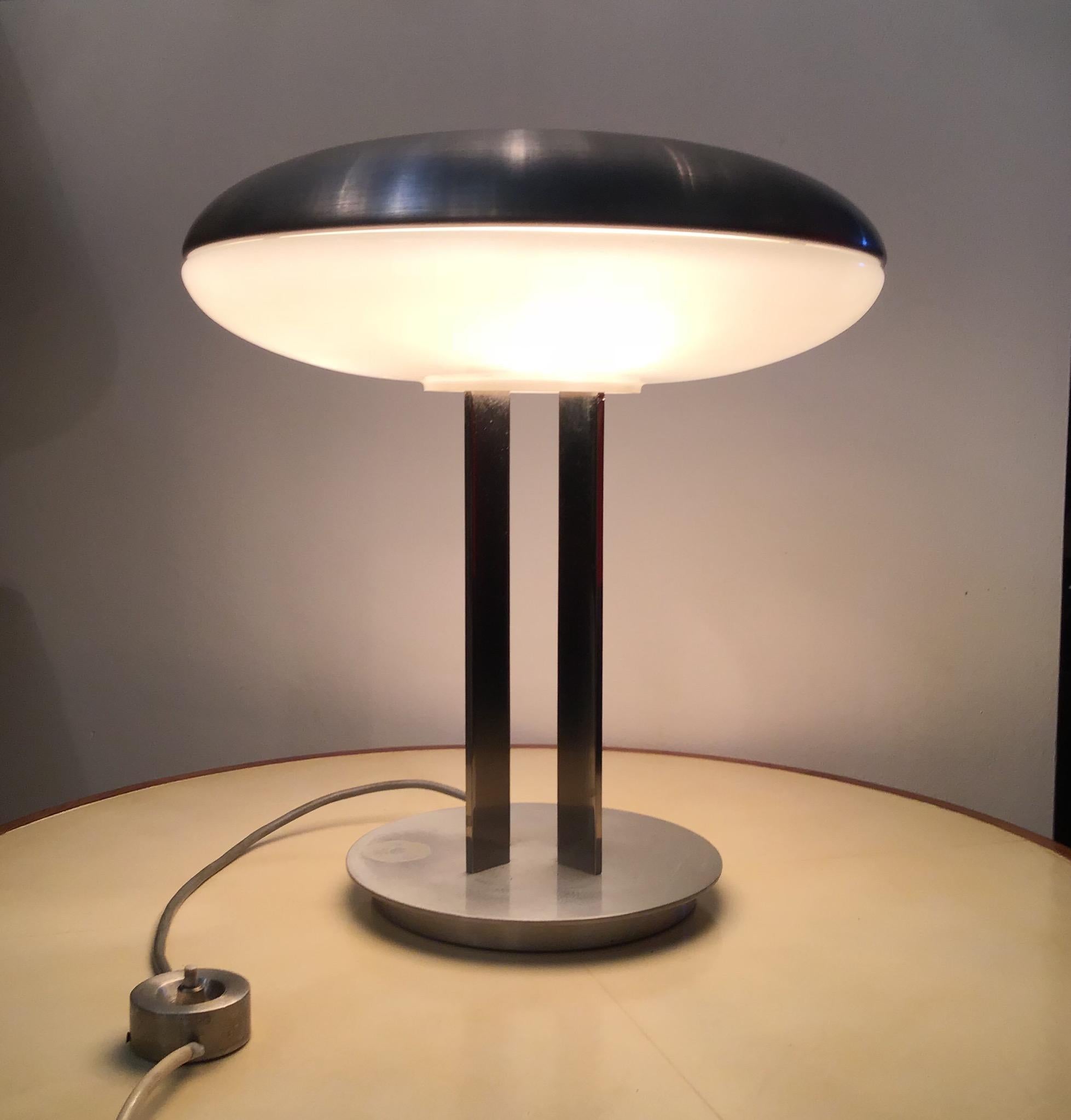 Lampe de bureau Oscar Torlasco en métal chromé et verre, 1950 en vente 5