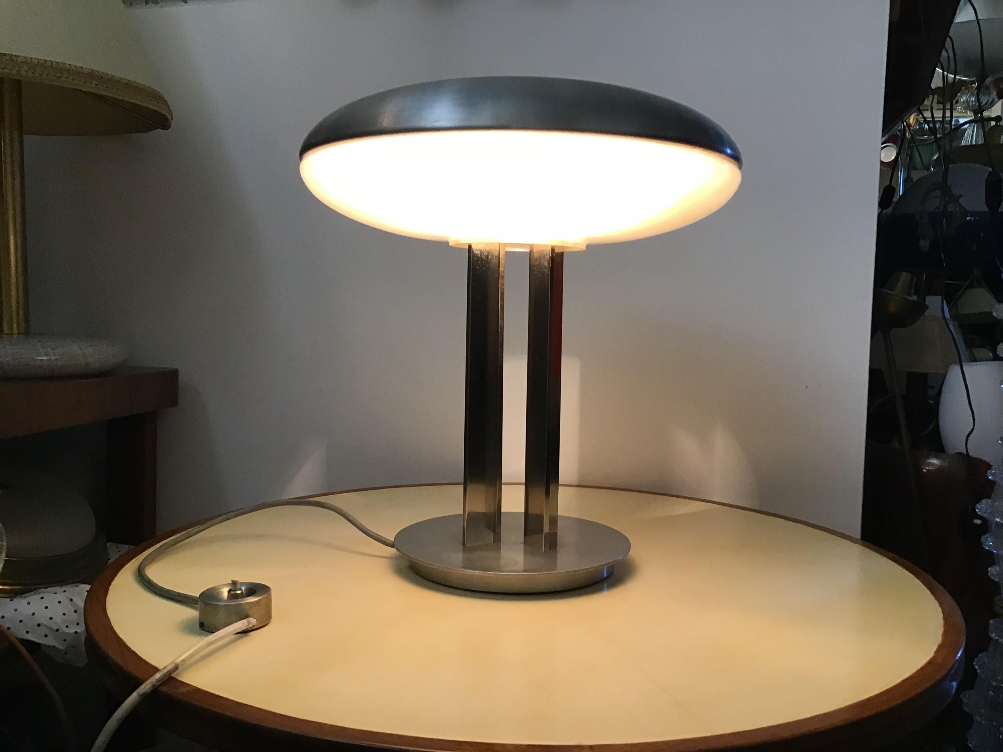 Verre Lampe de bureau Oscar Torlasco en métal chromé et verre, 1950 en vente