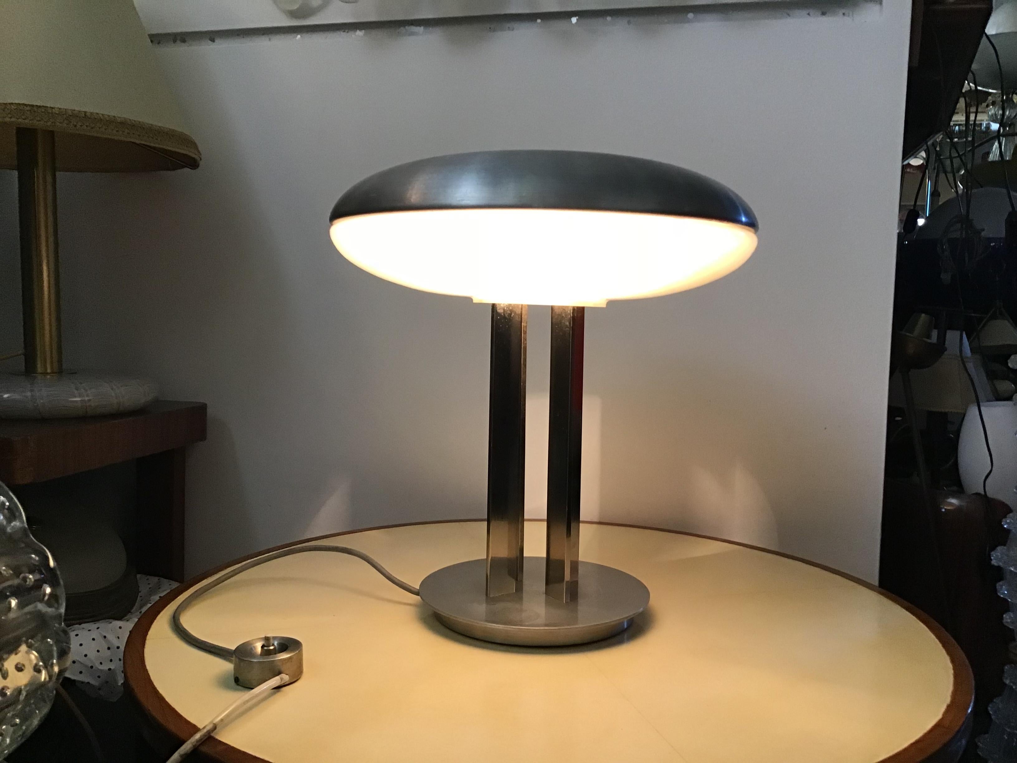 Lampe de bureau Oscar Torlasco en métal chromé et verre, 1950 en vente 1