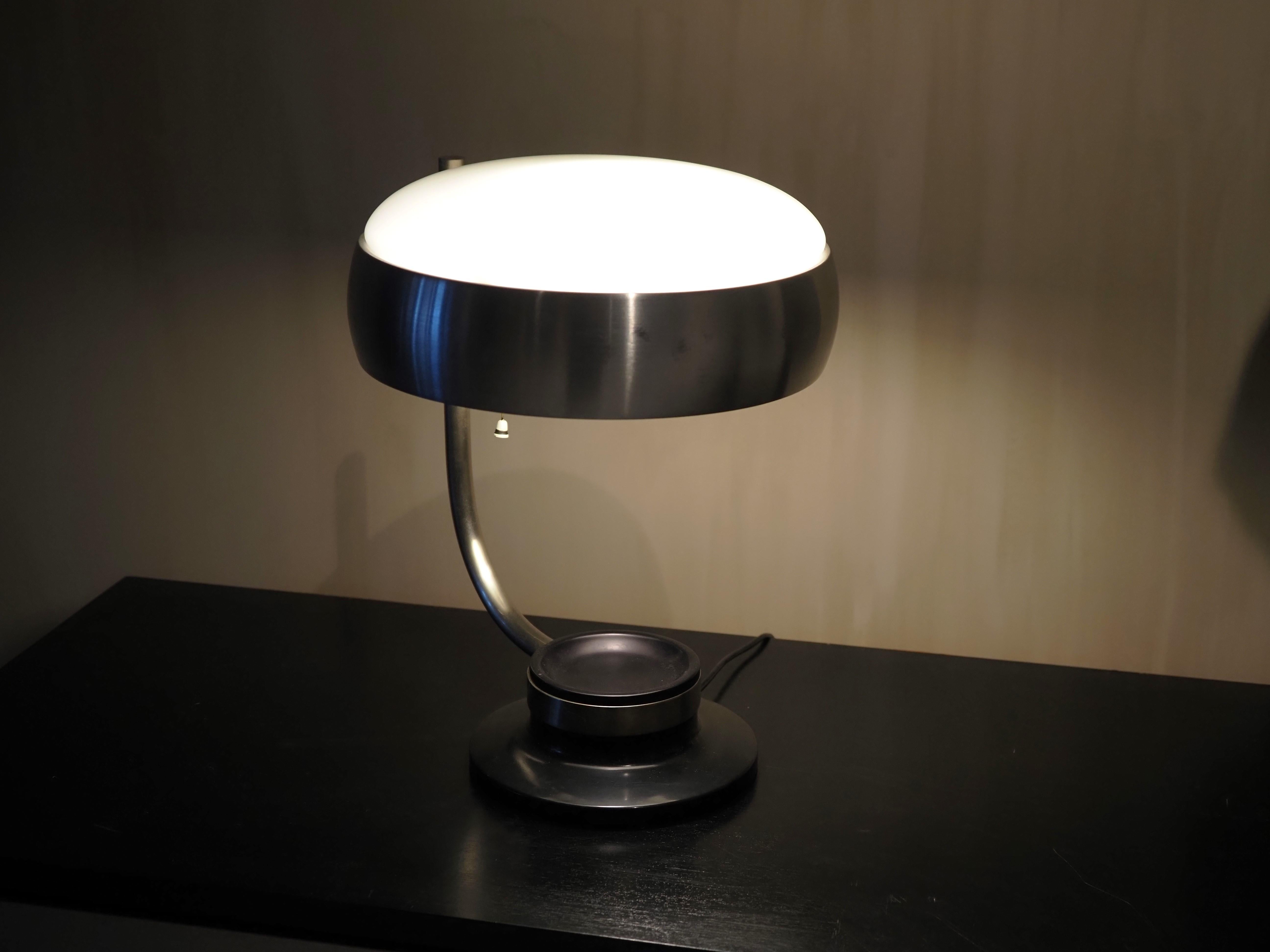 Metà XX secolo Oscar Torlasco Lampada da tavolo modello 