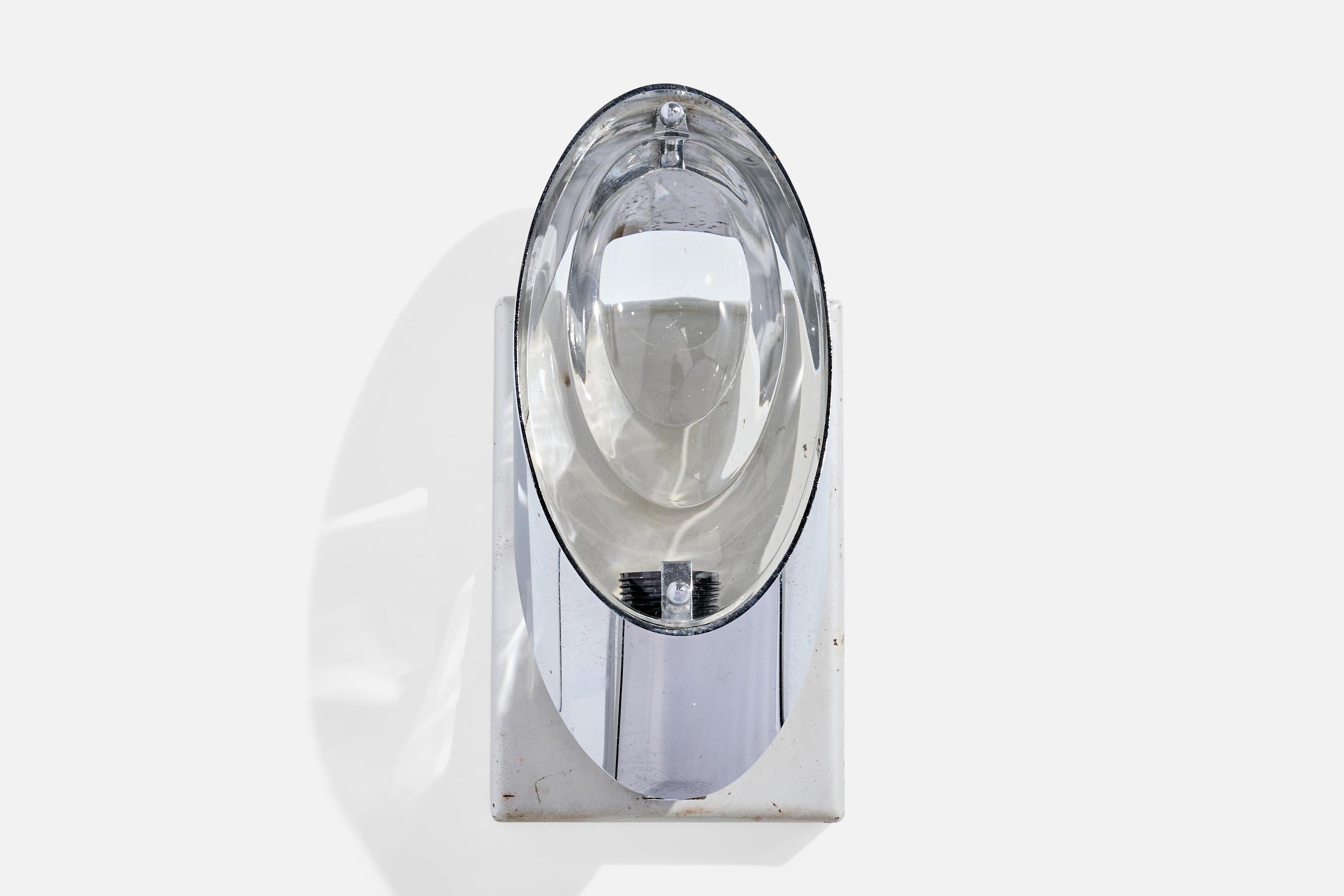 Eine Wandleuchte aus Metall und Glas, entworfen von Oscar Torlasco und hergestellt von Stilkronen, Italien, 1960er Jahre.

Gesamtabmessungen (Zoll): 8,5 