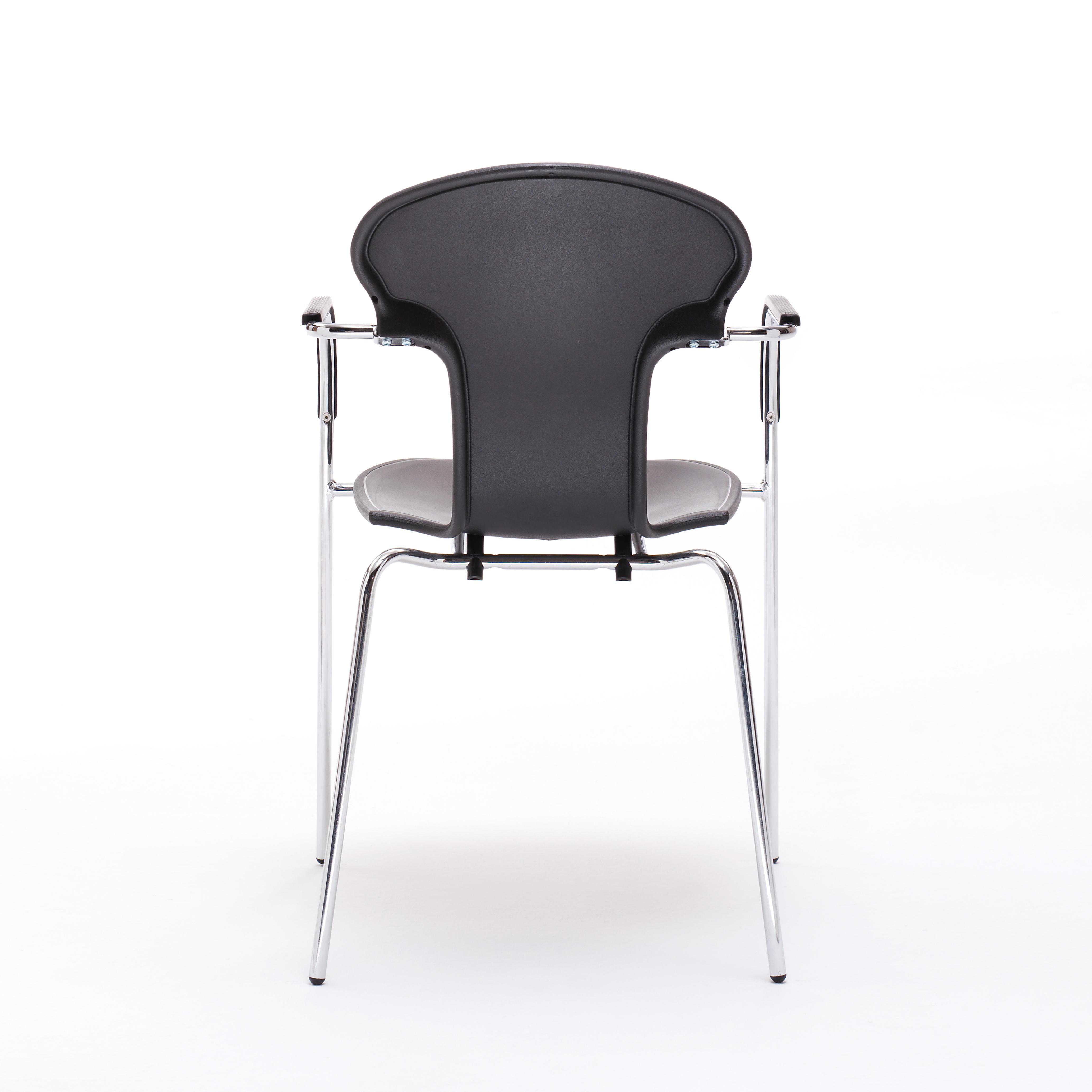 Design by Oscar Tusquets Blanca
Manufactured by BD Barcelona.

Structure in chromed steel tube. Seat and back shell in white or black gas injected polypropylene or upholstered. Optional: Grey or black integral armrests.


Year: 2008.
  