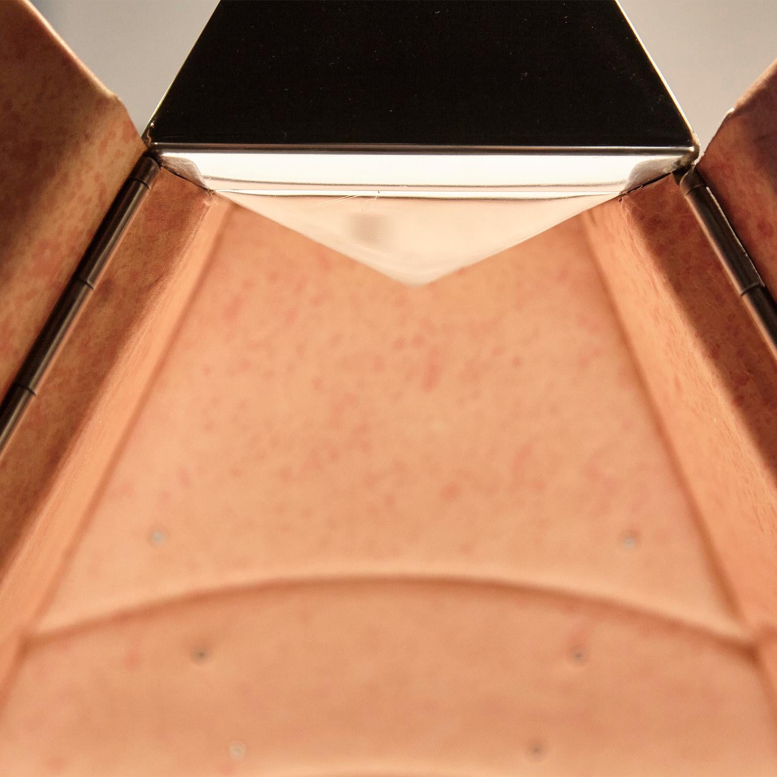 Oscar Tusquets - Pyramid contemporain en cuir étoilé - Édition limitée en vente 4