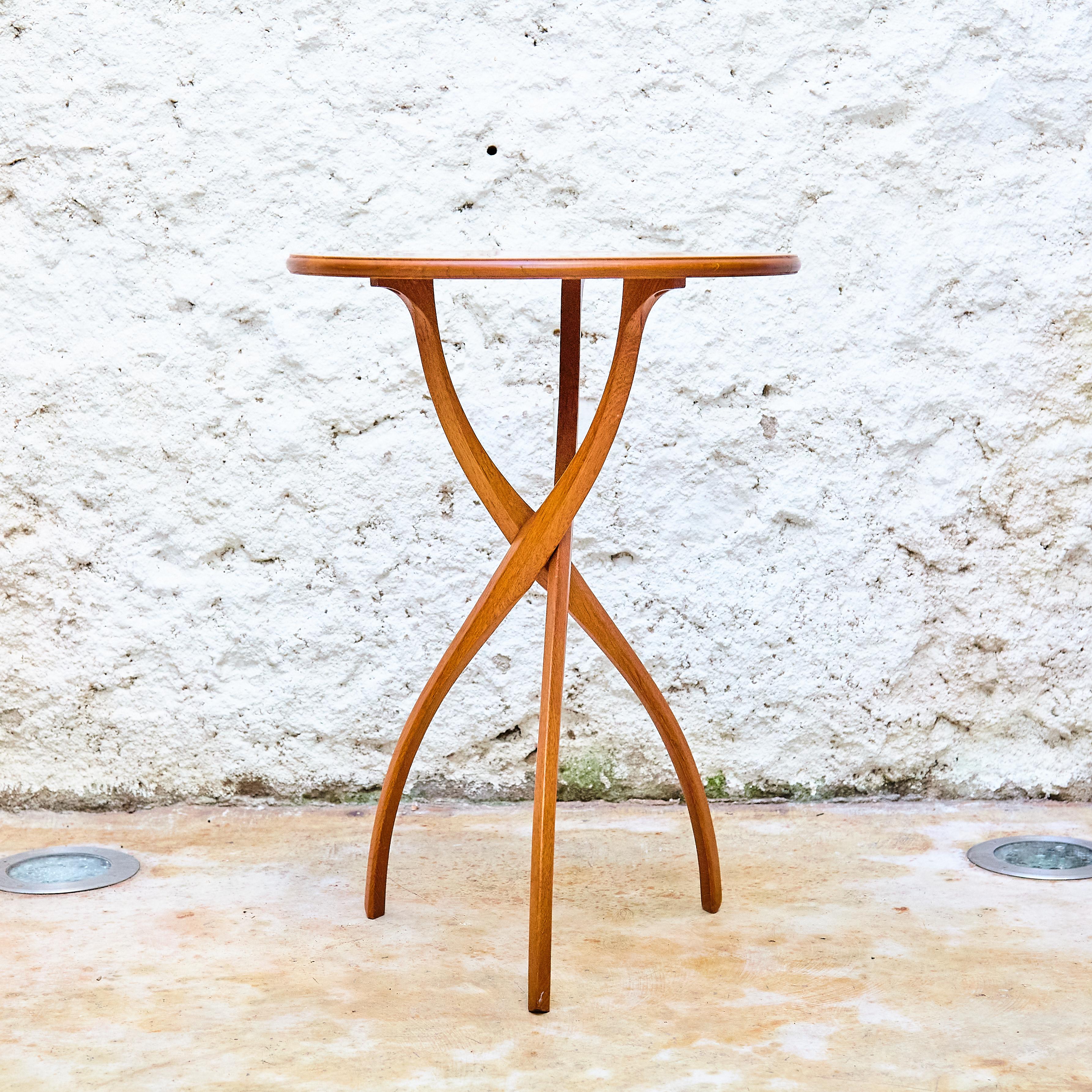 Wood side table 'Vortice' by Oscar Tusquets for Carlos Jané, circa 1989.

Manufactured in Spain, circa 1989.

In original condition with minor wear consistent of age and use, preserving a beautiful patina.

Materials: 
Wood

Dimensions: