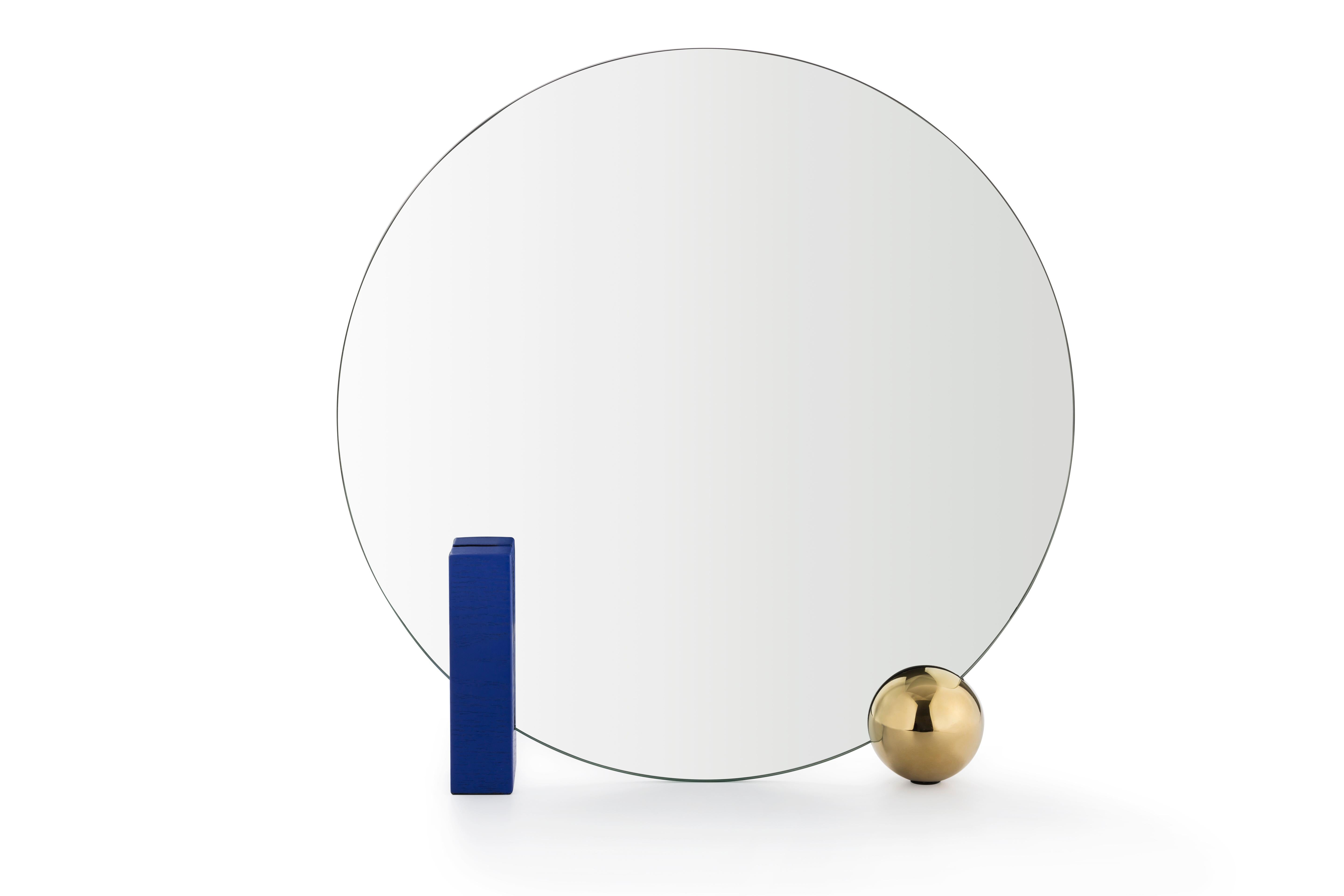 Design by WUU
Table mirror •Measures: W 50, D 9, H 50 cm
Rectangular block in ash veneer painted metal or green marble
Round ball – plated metal coated with glossy gold finish
Back mirror in colored-stained ash veneer, celadon color
Clear