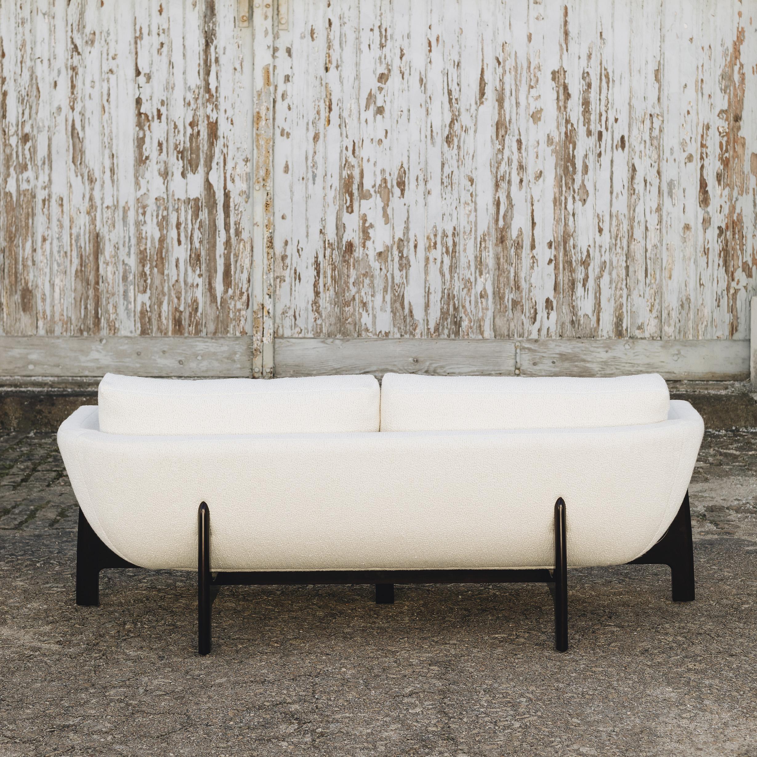 Mid-Century Modern Canapé Oscar Wood en bois d'acajou satiné, fabriqué à la main au Portugal par Duistt en vente