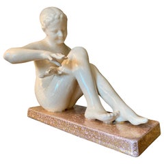 Oscar Zadory, Ceramica Art Deco CH Francia, Giovane donna e coccinella XX secolo