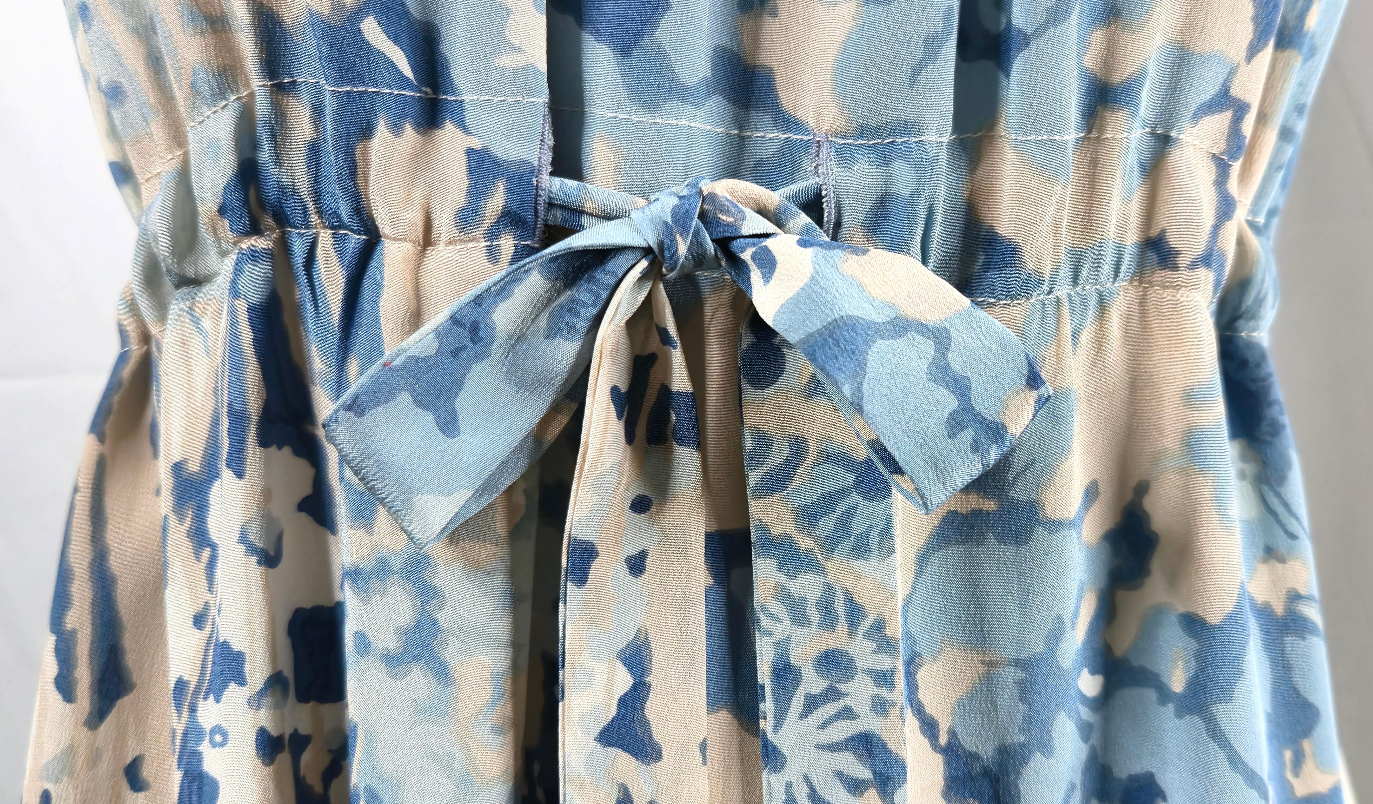 OscarDeLaRenta 1975 Handpainted Silk EmpireWaist RibbonTied Blue Gown Maxi-Dress in vendita 3