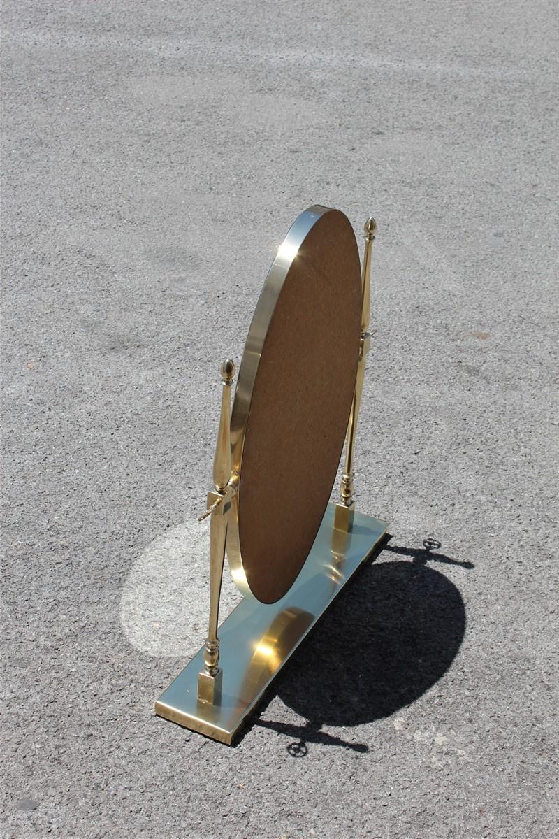 Oscillating jewelry mirror solid brass glasses midcentury Italian design gold.
Elegant and very refined, Italian design from 1950.