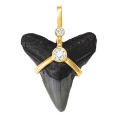 Oscuro Shark Tooth 14k Gold Diamond Necklace