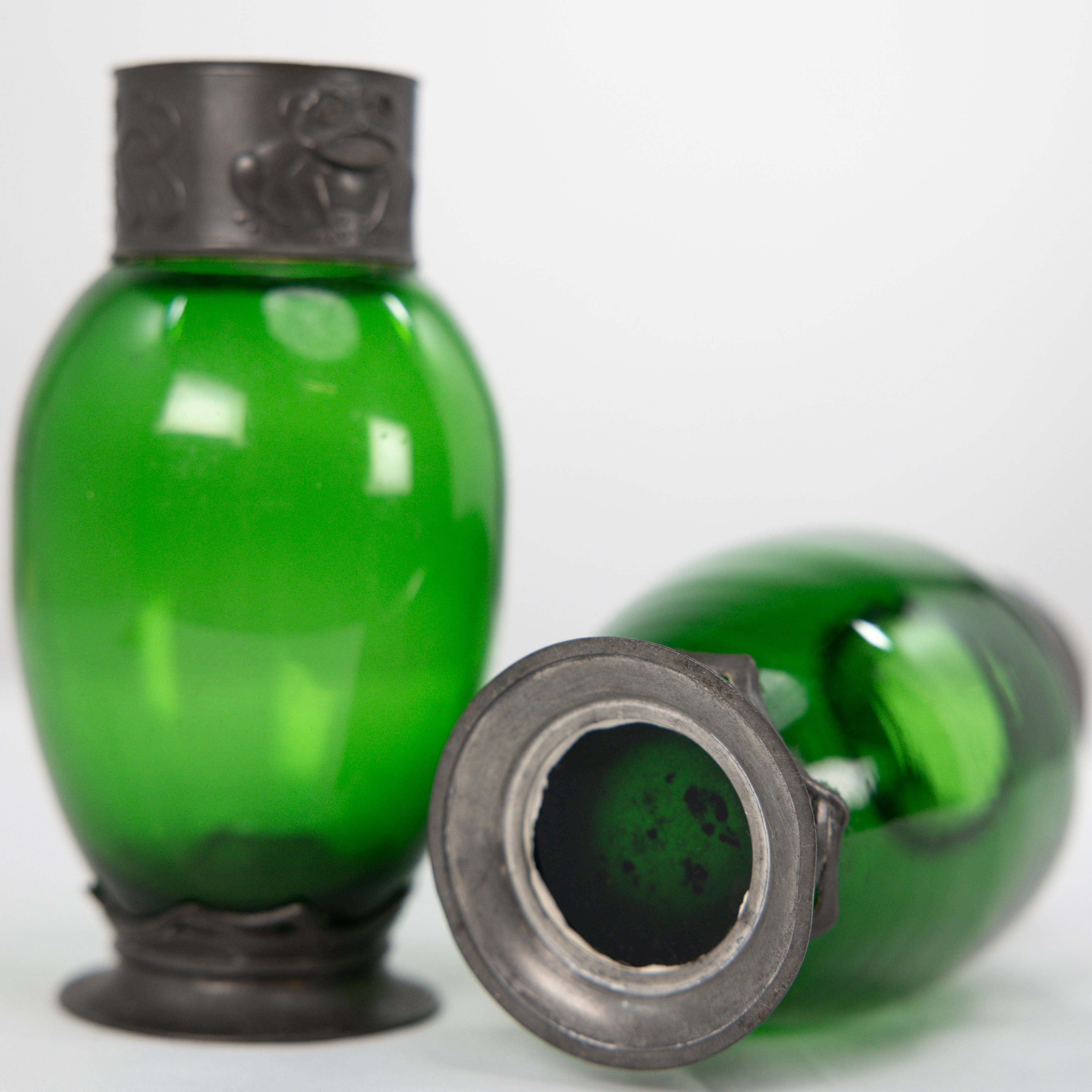Osiris Pewter. A pair of Art Nouveau pewter & green glass vases with frog decor For Sale 12