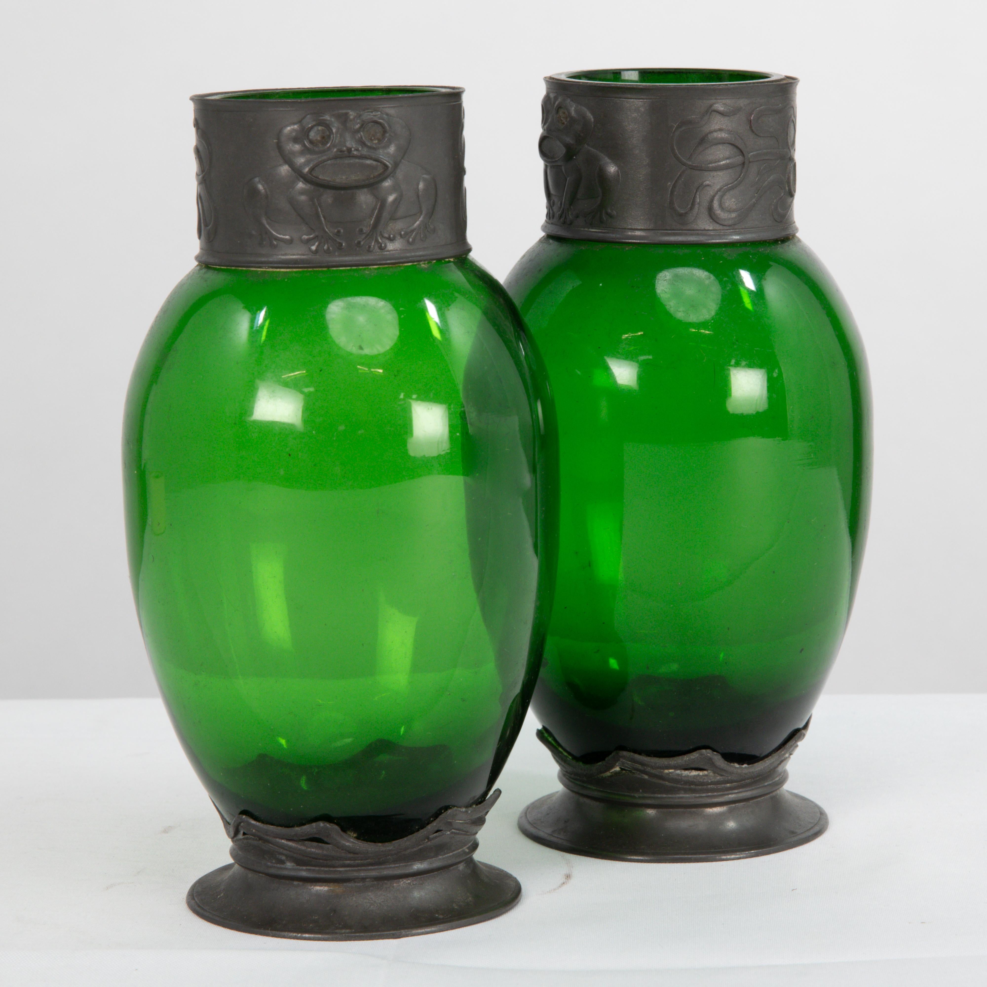 Osiris Pewter. A pair of Art Nouveau pewter & green glass vases with frog decor In Good Condition For Sale In London, GB