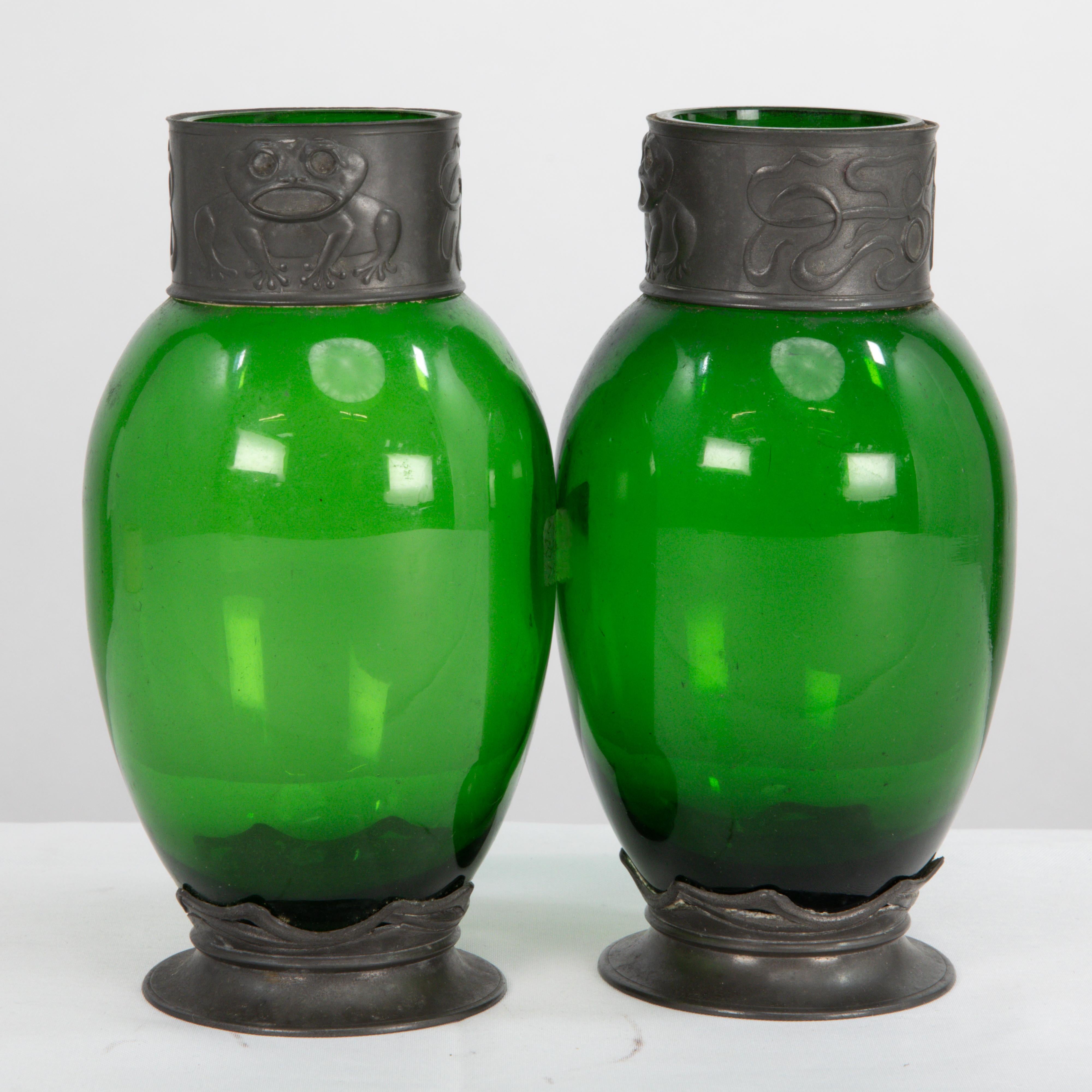 Osiris Pewter. A pair of Art Nouveau pewter & green glass vases with frog decor For Sale 1