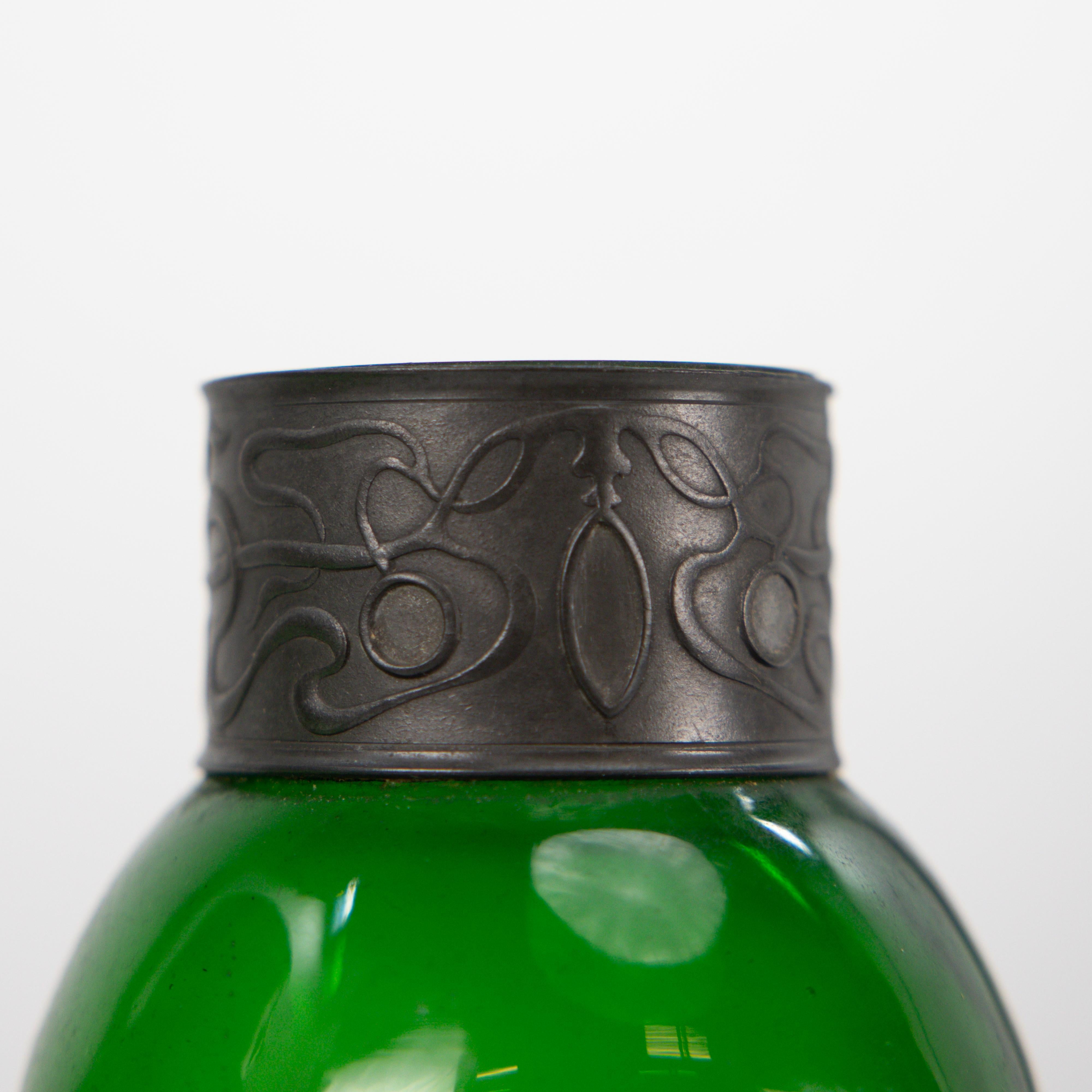 Osiris Pewter. A pair of Art Nouveau pewter & green glass vases with frog decor For Sale 3