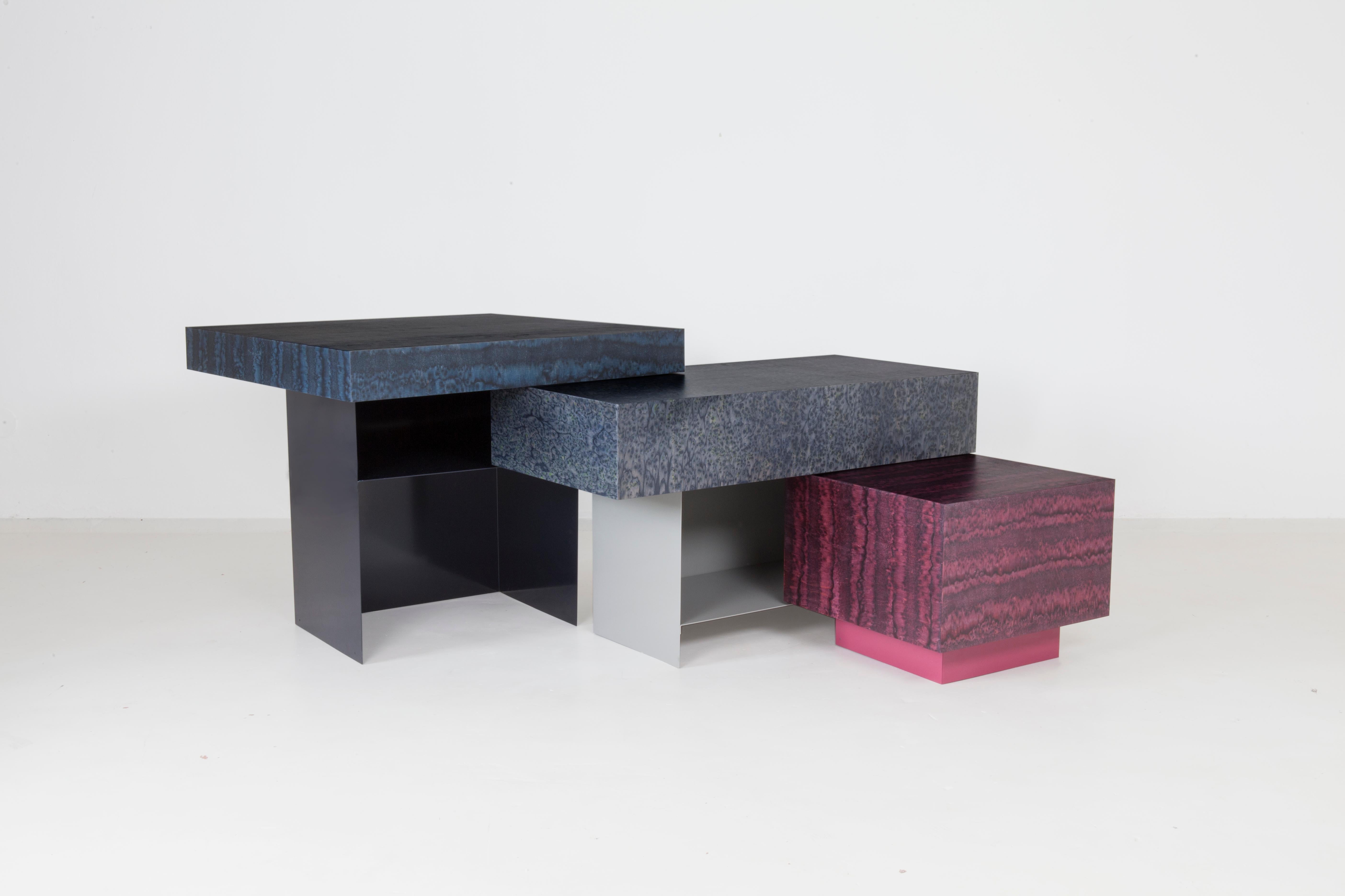 In the role of soloists they operate in a spectrum between coffee table, sideboard, occasional workplace and by their spotted pattern, they are an eye-catching centerpiece for the living environment. 

The surface finish OSIS is an innovation