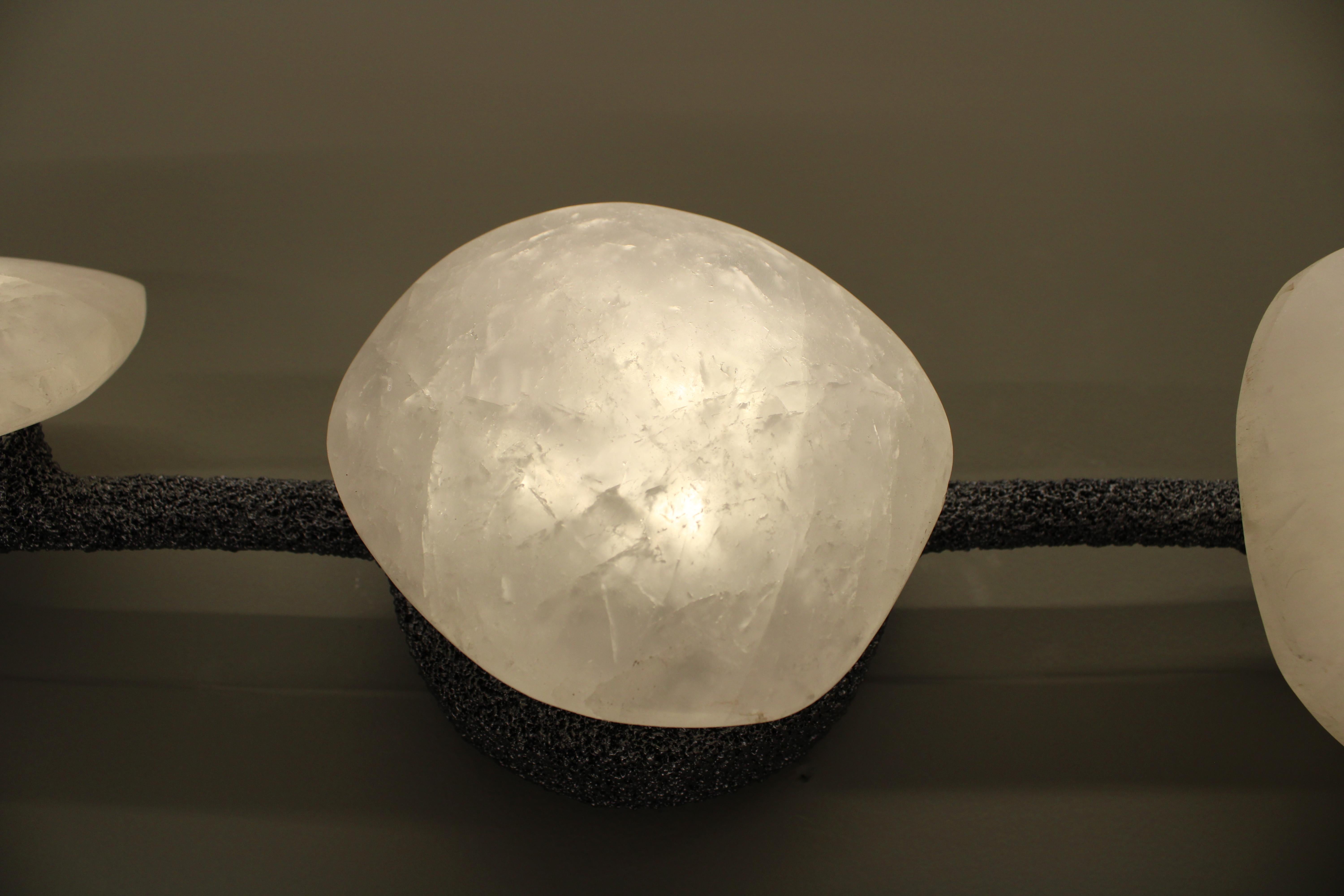 Oslo I Wall Lamp with White Quartz And Hand-Blown Glass Details by Aver In New Condition For Sale In Geneve, CH