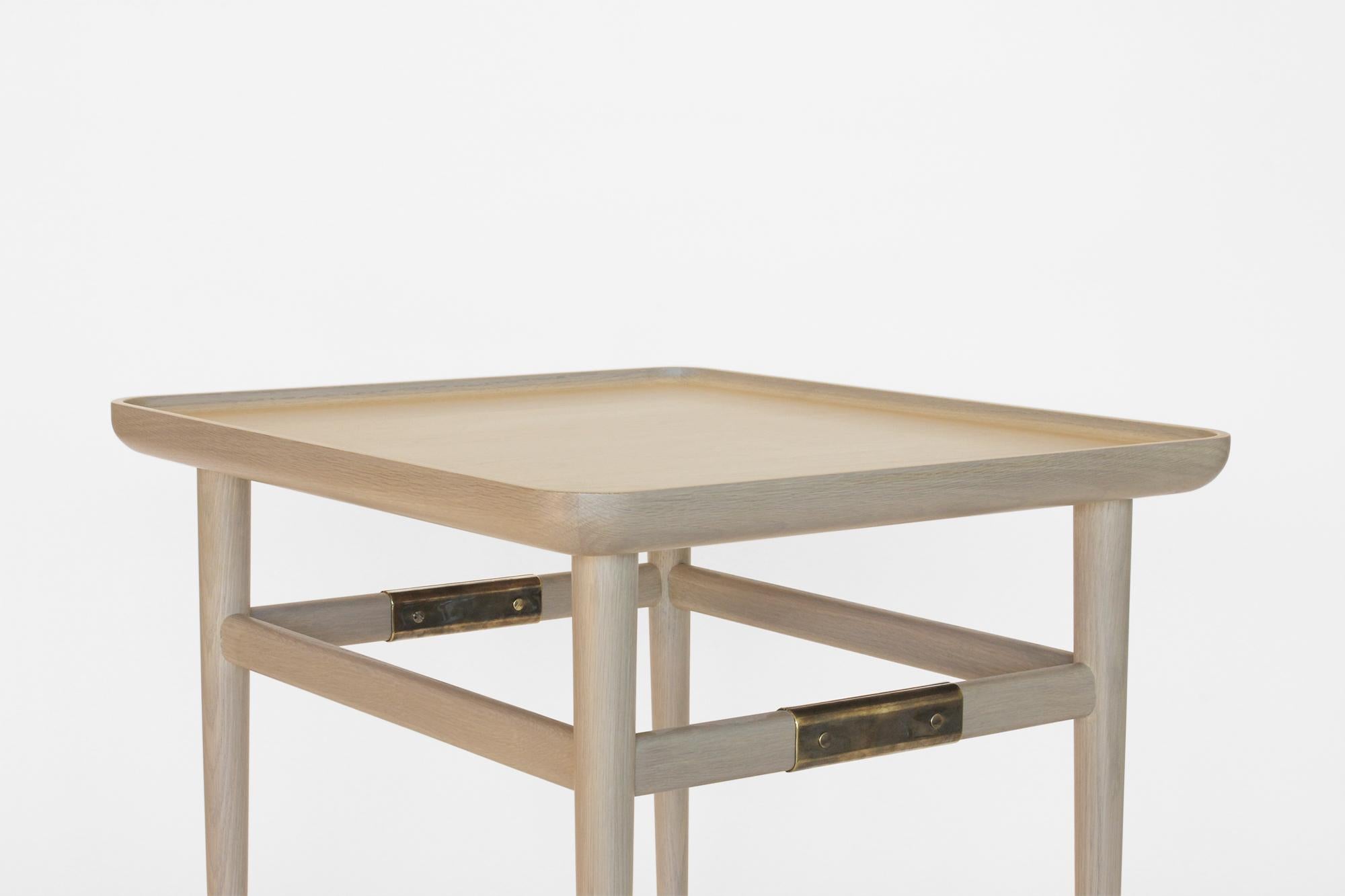Mesa Auxiliar Rectangular Oslo de Roble Blanqueado con Herrajes de Latón Antiguo en venta 4