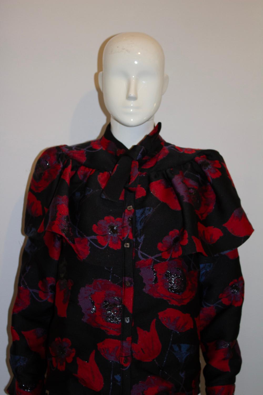 Osman London Top mit Mohnblumendruck (Schwarz) im Angebot