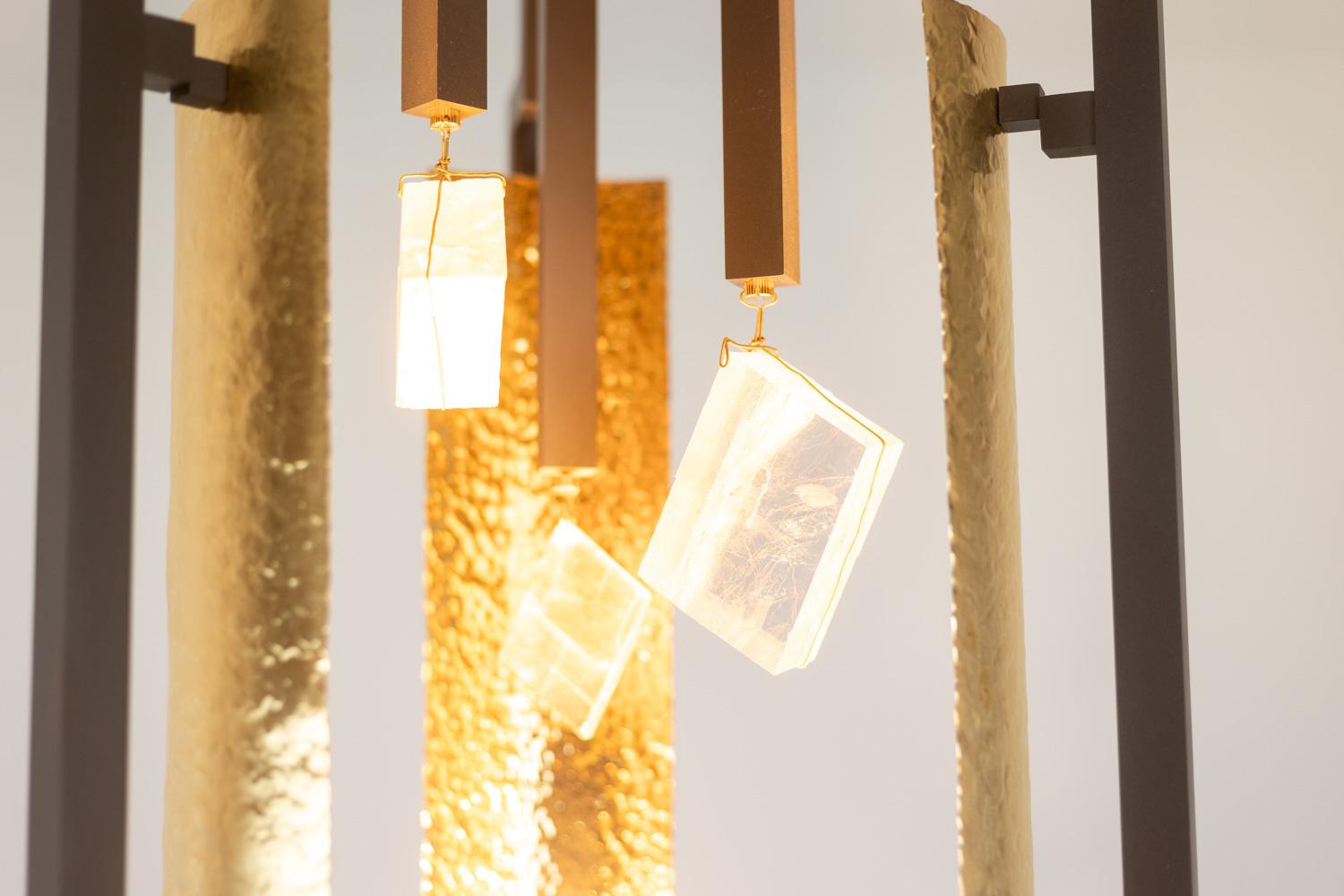 “Osmond” model lantern in Neoclassical style in hammered brass, patinated metal and Icelandic spar for the crystals.

Dimensions: H 103 x W 41 x D 41 cm

Reference: LS63824811M
